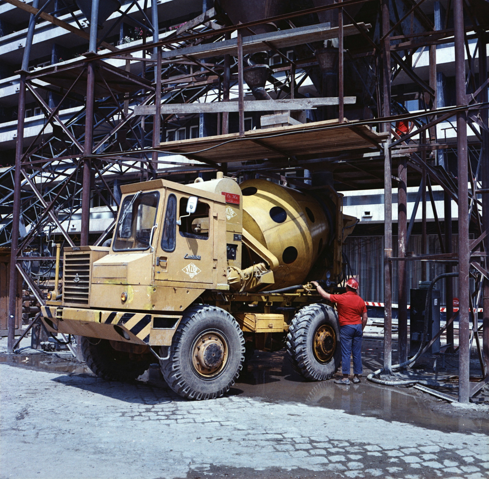 Hungary, Budapest I., Csalogány utca, betonkeverő a Bem rakpart közelében, a szentendrei HÉV Batthyány térre történő bevezetésekor., 1970, FŐMTERV, Budapest, Fortepan #252771