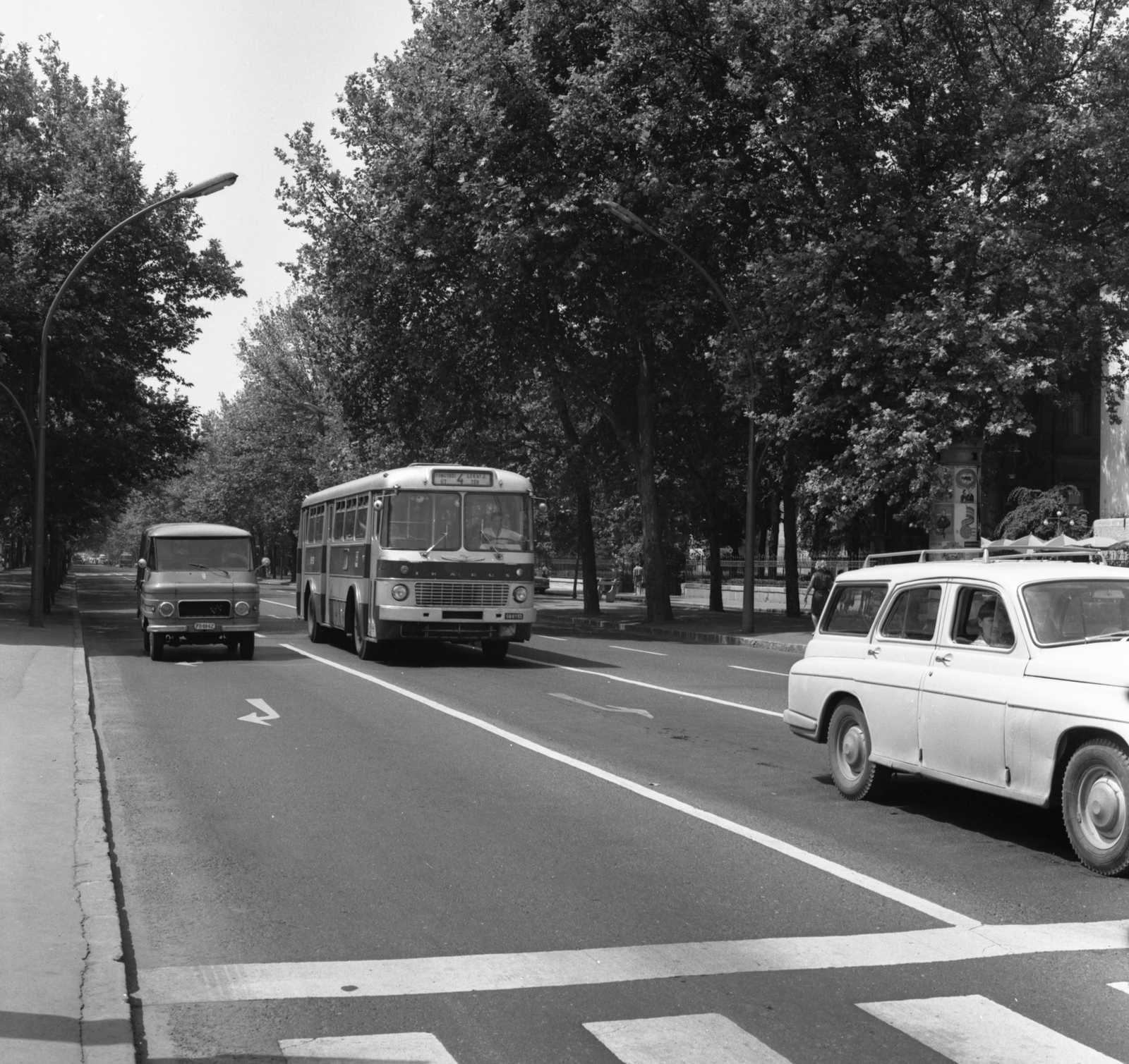 Magyarország, Budapest VI., Andrássy út (Népköztársaság útja) a Hősök tere felől., 1970, FŐMTERV, Domonkos Endre, Budapest, Fortepan #252775