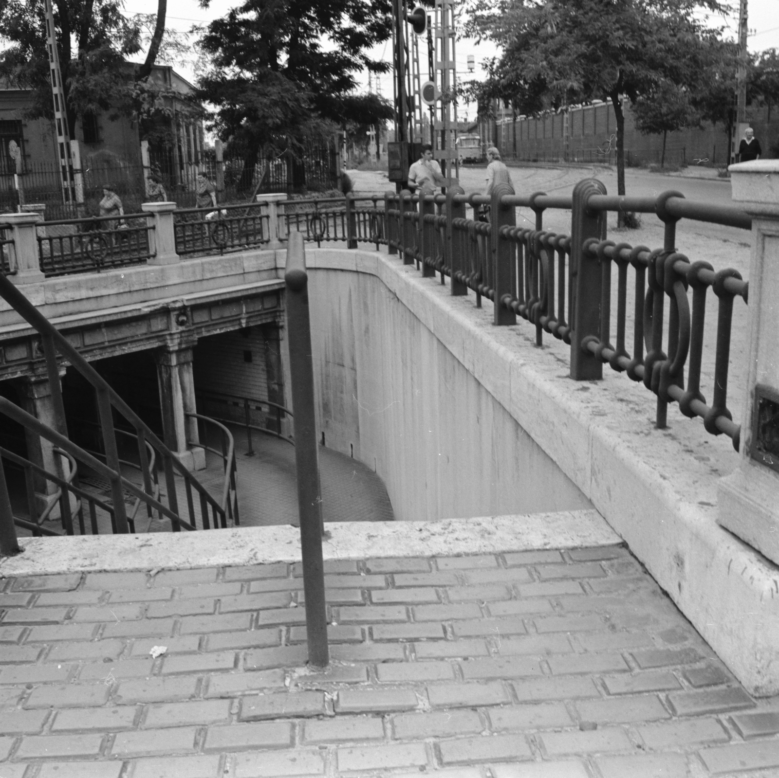 Hungary, Budapest X., Kozma utca, aluljáró a villamosvágányok alatt az Új Köztemető főbejárata előtt., 1970, FŐMTERV, Budapest, Fortepan #252786