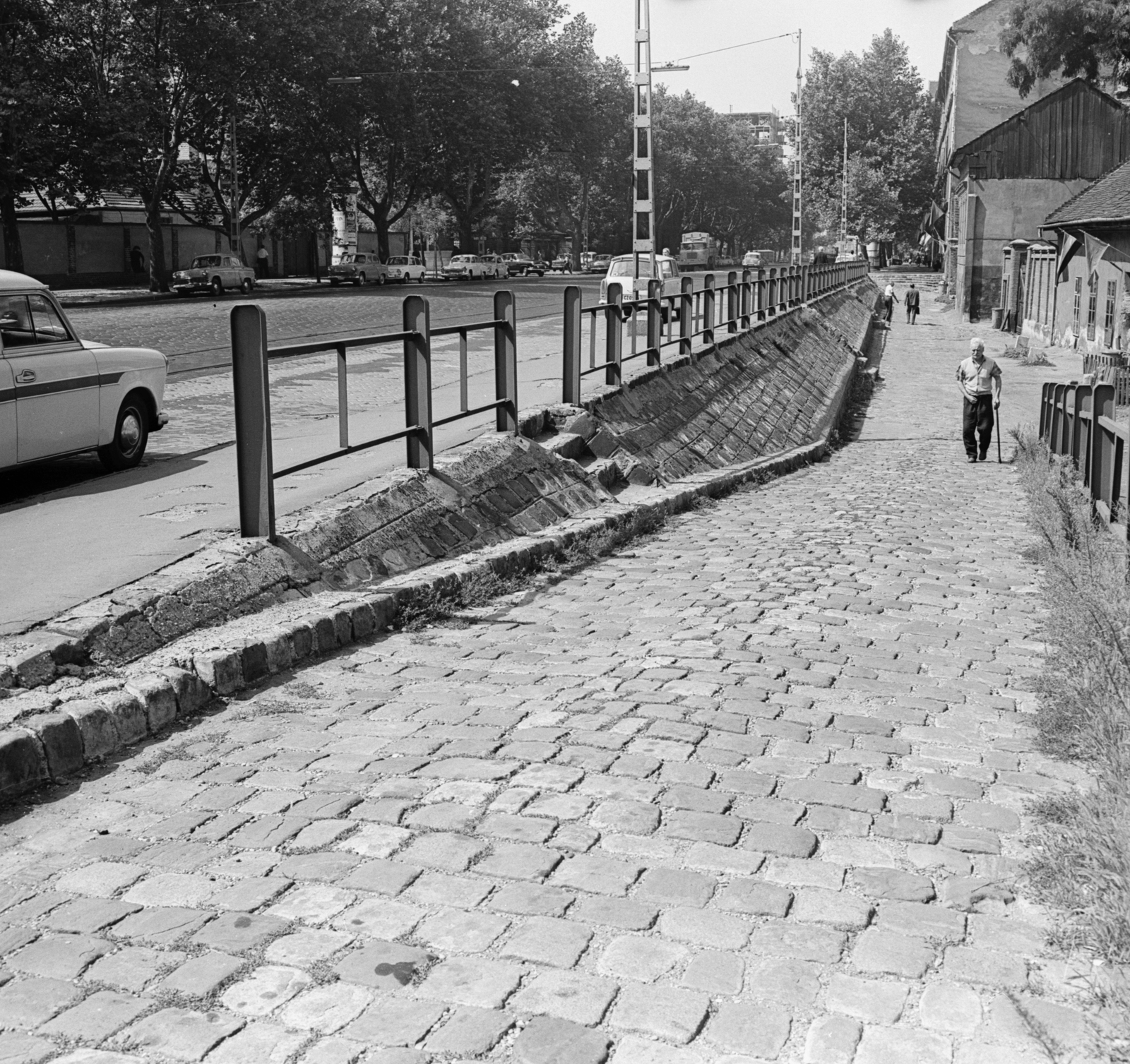 Hungary, Budapest IX., a Haller utca (Hámán Kató út) Mester utca - Vaskapu utca közötti szakasza, balra a Nádasdy utca, középen a távolban az épülő munkásszálló látszik., 1970, FŐMTERV, Budapest, Fortepan #252790