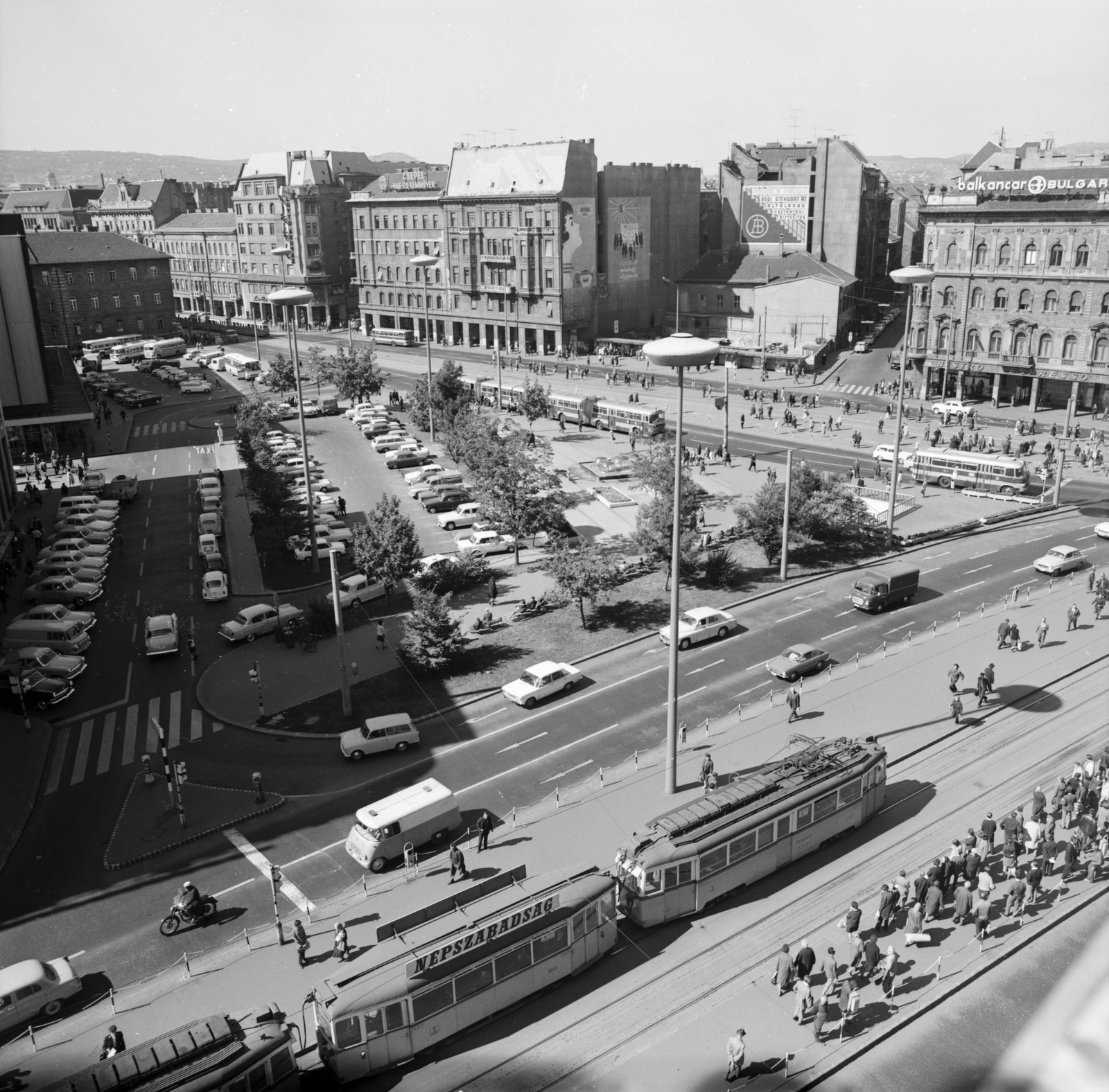 Hungary, Budapest VII.,Budapest VIII., József körút a Blaha Lujza térnél, szemben a Rákóczi út házsora., 1970, FŐMTERV, bird's eye view, Budapest, Fortepan #252809