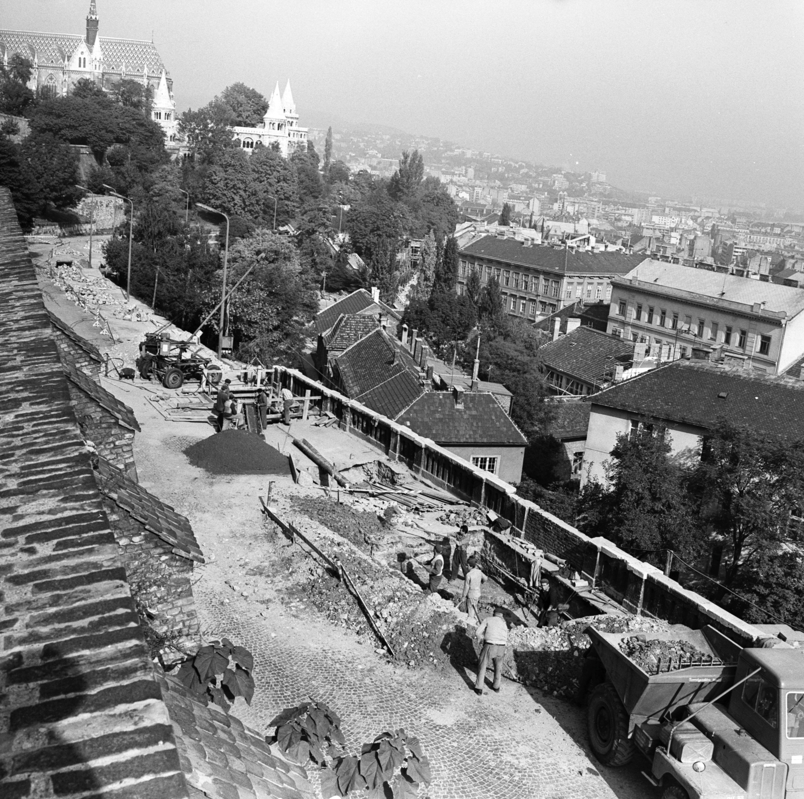 Hungary, Budapest I., a Hunyadi János út átépítése a Vízi kapu felől a Halászbástya felé nézve., 1970, FŐMTERV, Budapest, Fortepan #252824