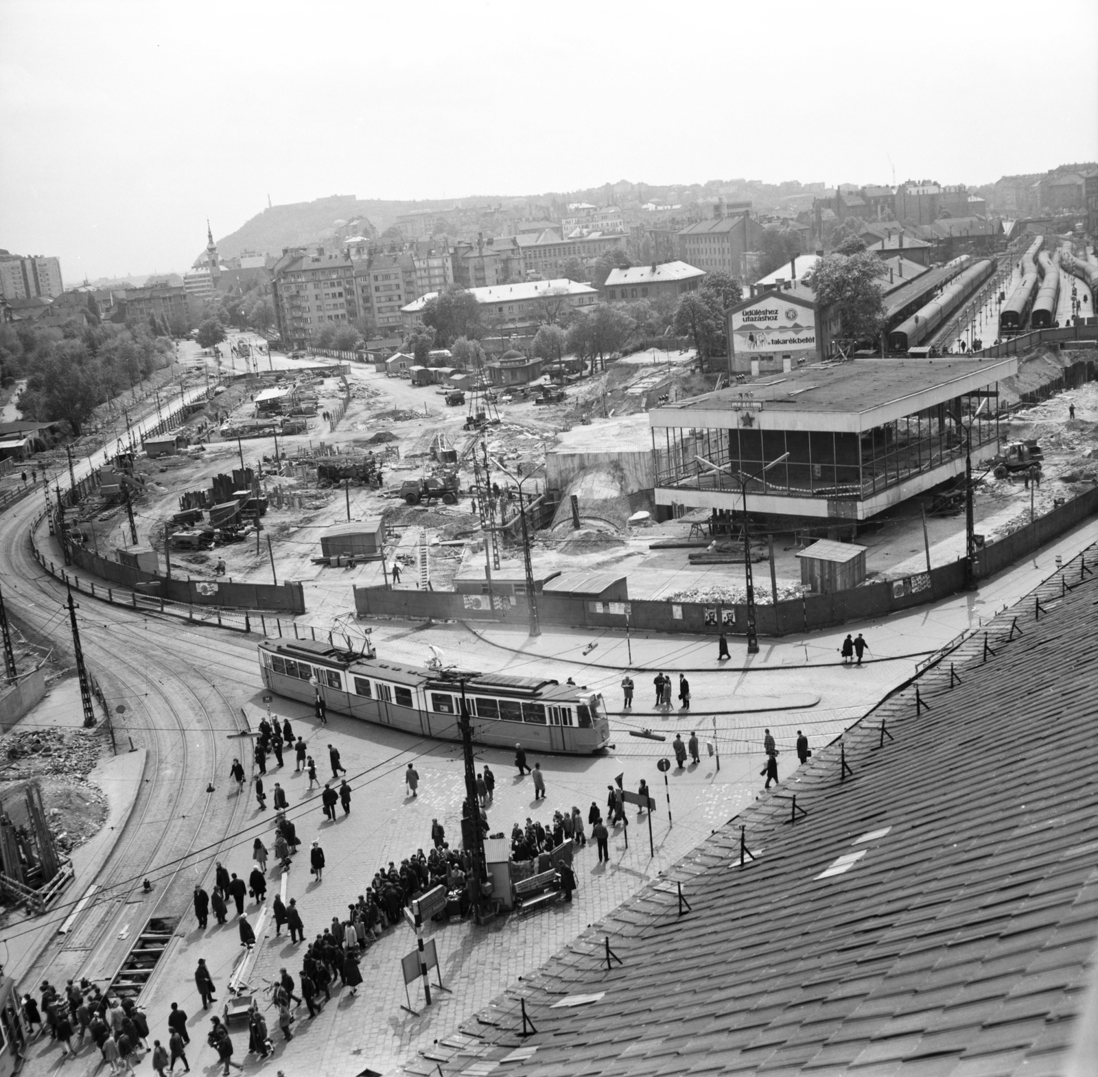 Magyarország, Budapest XII.,Budapest I., rálátás Krisztina körút - Alkotás utca kereszteződésére és az átépítés alatt álló Déli pályaudvarra az Alkotás utca 1-es számú házról., 1971, FŐMTERV, Domonkos Endre, Best of, Budapest, Fortepan #252922