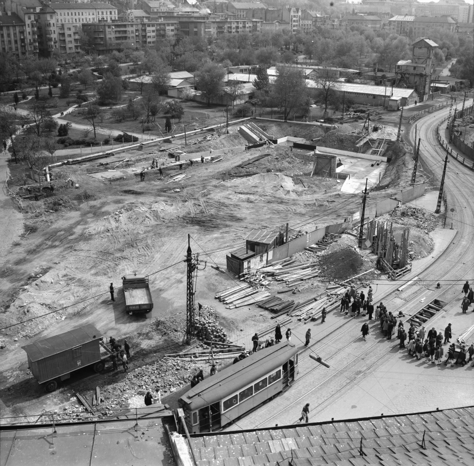 Hungary, Budapest I., Krisztina körút, aluljáró építése a Vérmező és a Déli pályaudvar között. Távolabb a metróépítés területe., 1971, FŐMTERV, Budapest, Fortepan #252923