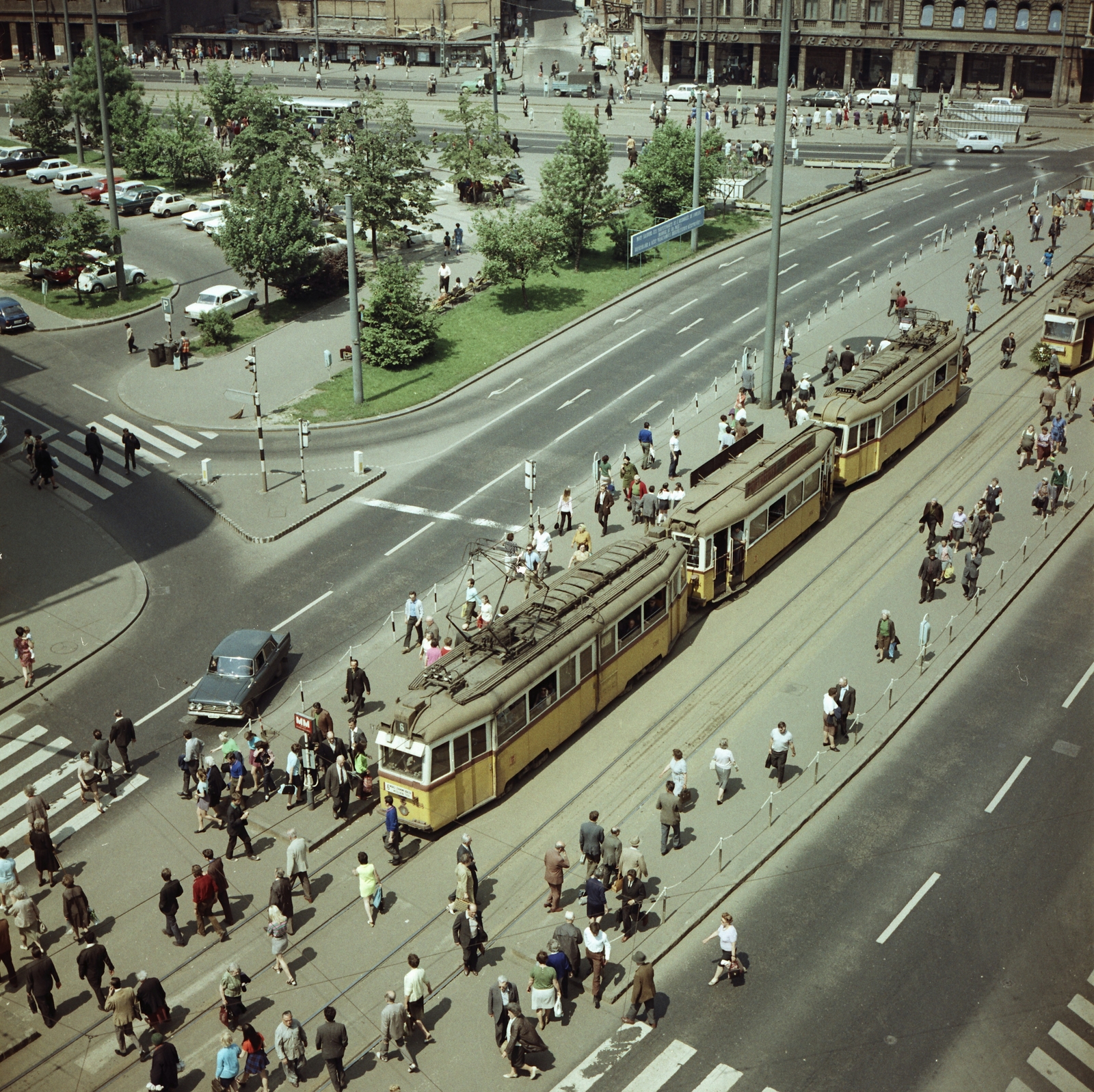 Hungary, Budapest VIII., kilátás a Népszínház utca sarkán álló házból a József körútra és a Blaha Lujza térre., 1971, FŐMTERV, Budapest, Fortepan #252928