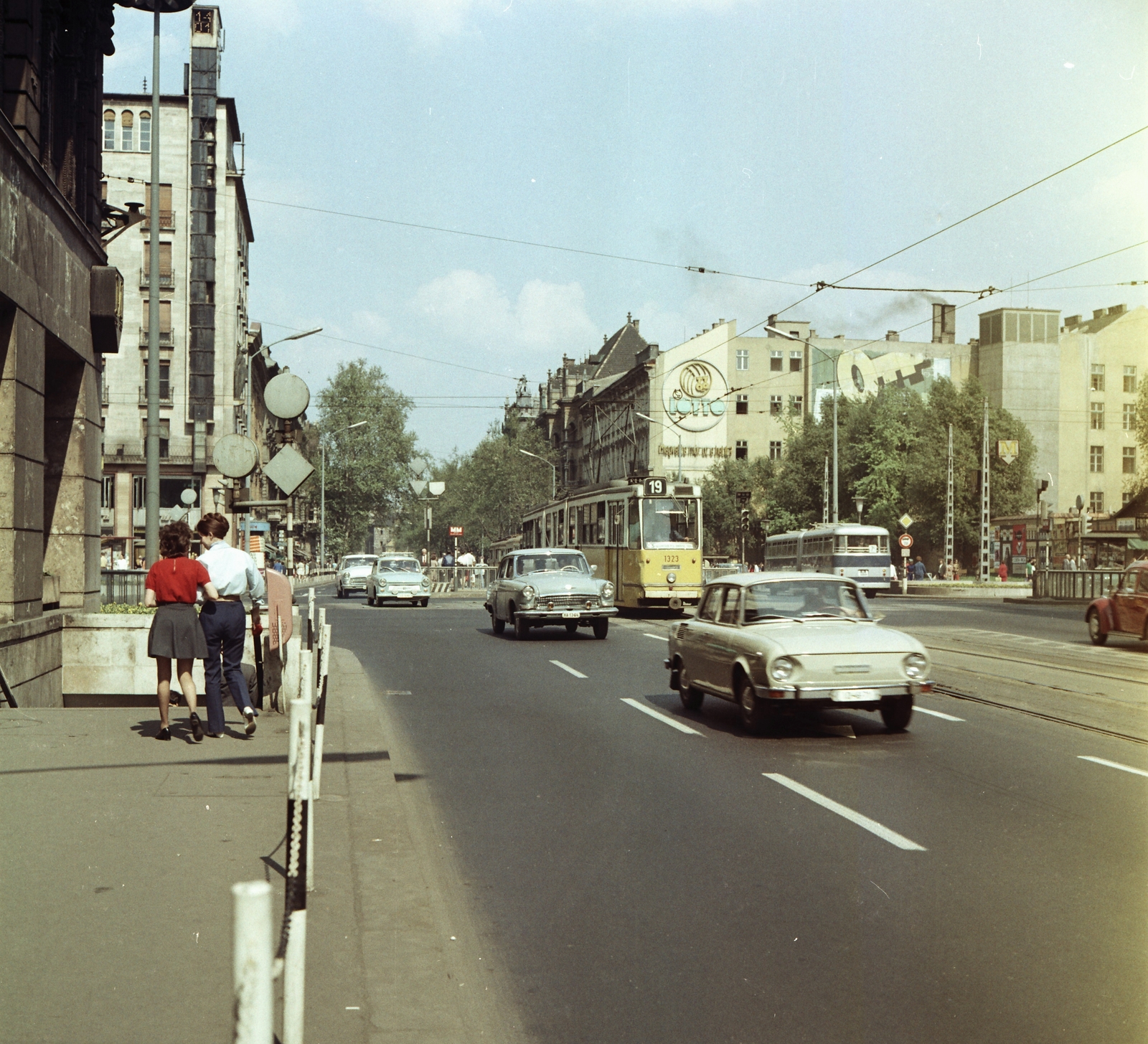 Hungary, Budapest VIII.,Budapest V.,Budapest VII., Astoria kereszteződés a Kossuth Lajos utcától a Rákóczi út felé nézve., 1971, FŐMTERV, Budapest, Fortepan #252931