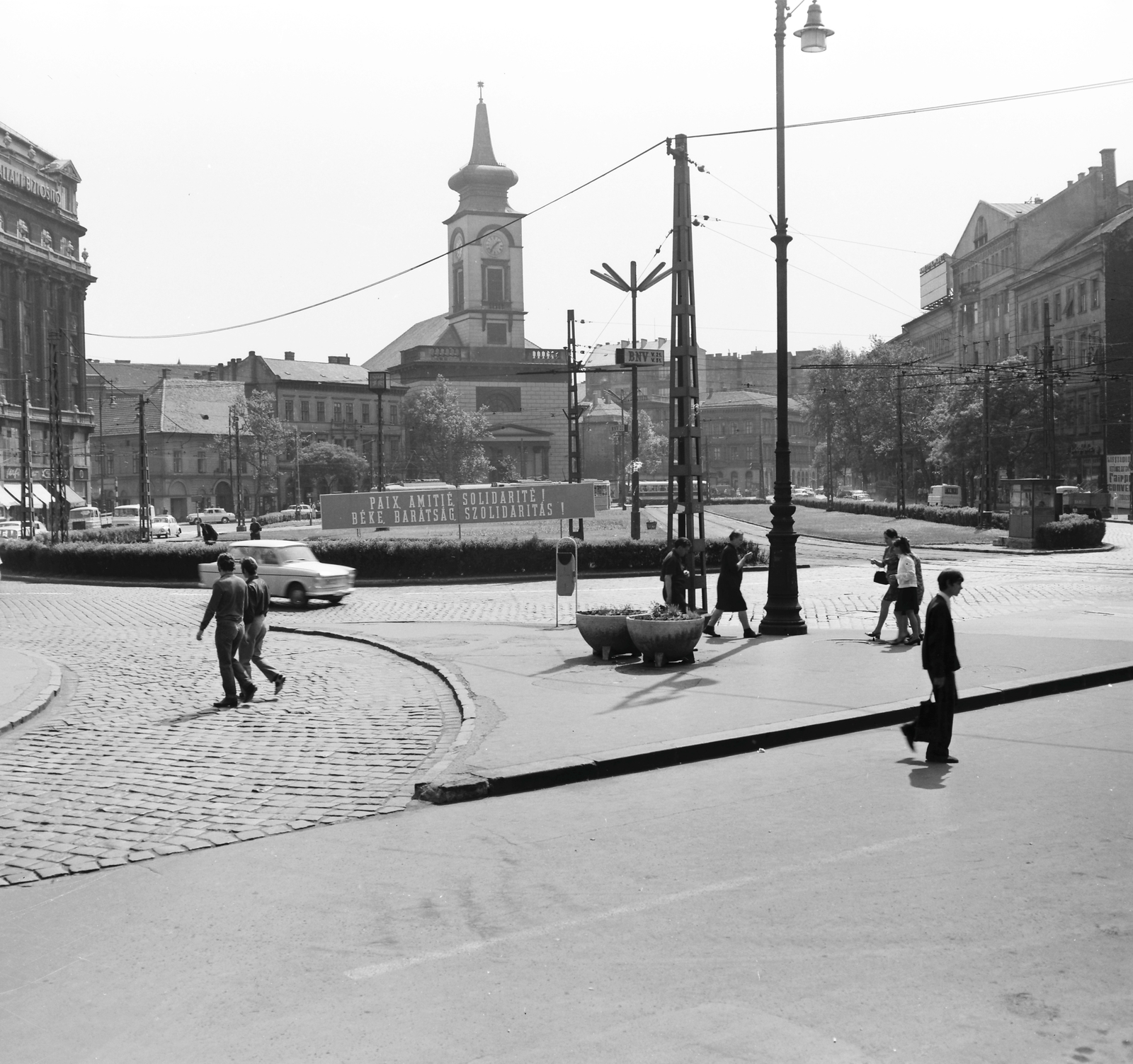 Hungary, Budapest V.,Budapest VIII.,Budapest IX., Kálvin tér, háttérben a református templom., 1971, FŐMTERV, Budapest, Fortepan #252950