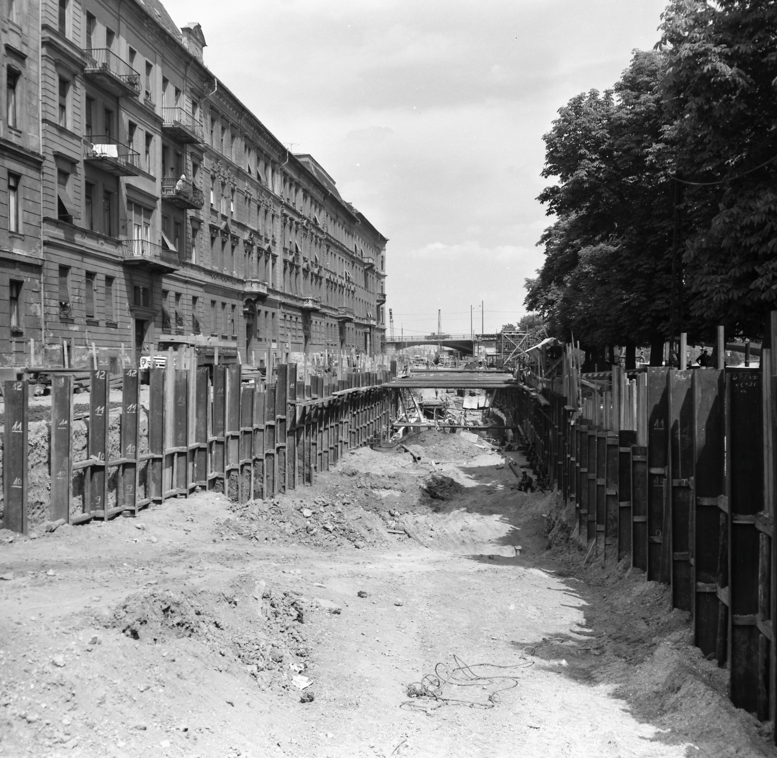 Hungary, Budapest II., a Bem rakpart Bem tér - Margit híd közötti szakasza, alagút építése a szentendrei HÉV Batthyány térre történő bevezetésekor., 1971, FŐMTERV, Budapest, Fortepan #252954