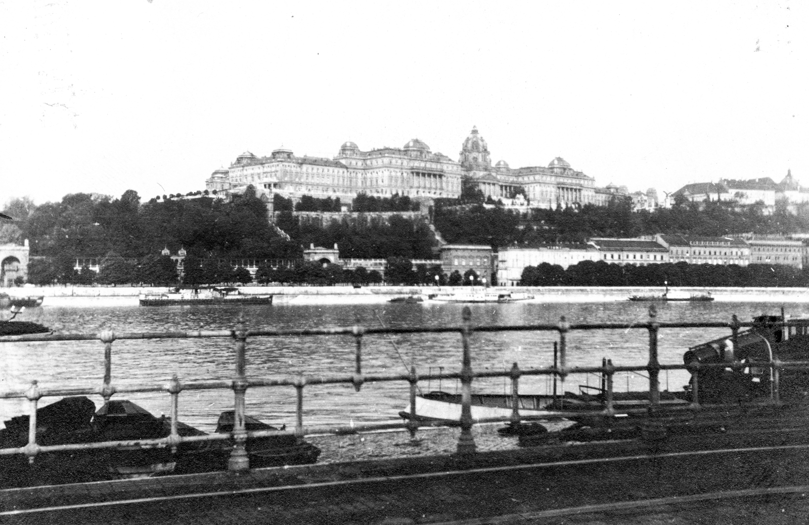 Hungary, Budapest V., Királyi Palota (később Budavári Palota) a Dunakorzóról nézve., 1928, Fortepan, ship, boat, Budapest, Fortepan #25296