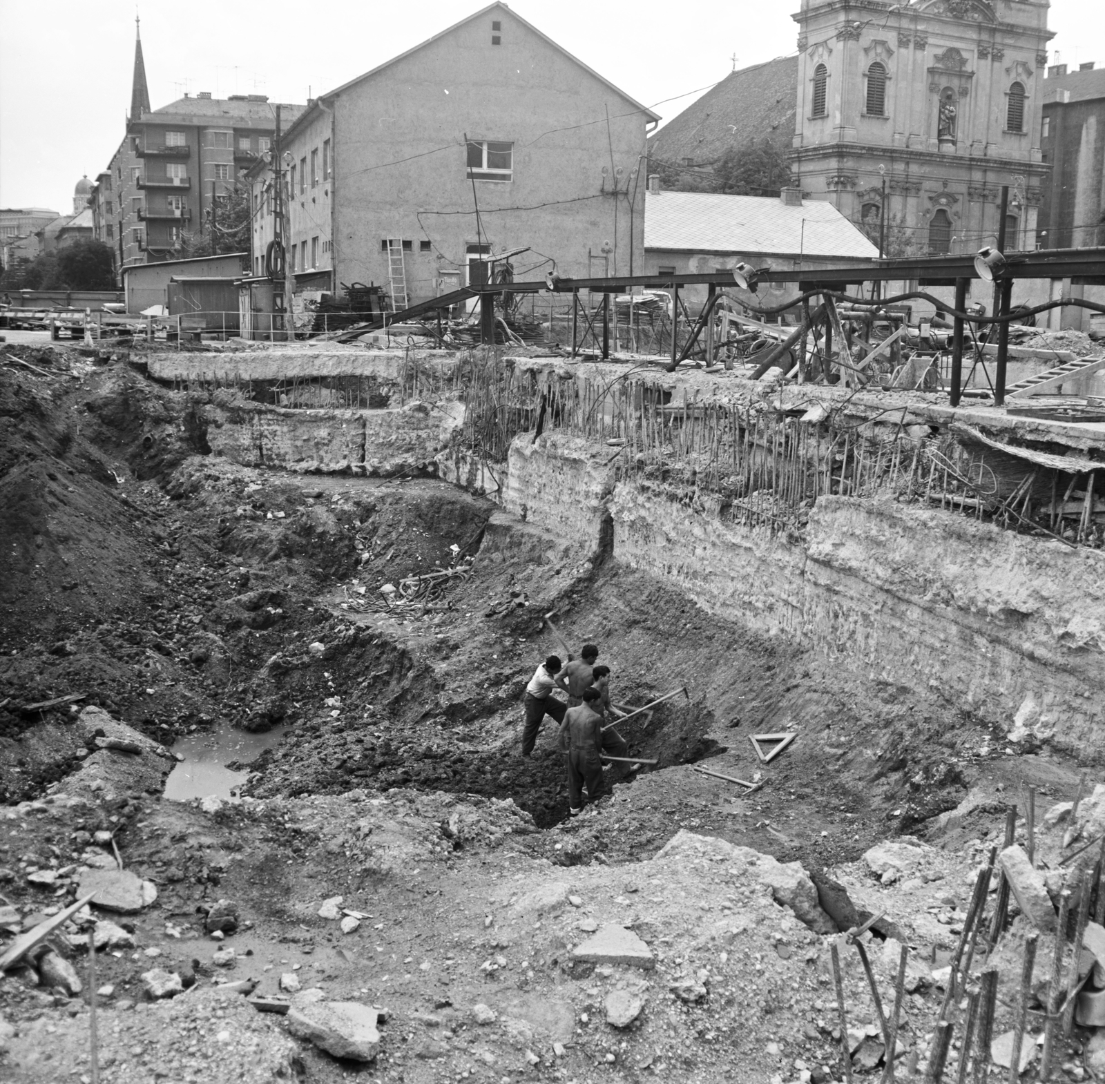 Hungary, Budapest I., Batthyány tér, a metróállomás építési területe, jobbra a Szent Anna-templom., 1971, FŐMTERV, Budapest, Fortepan #252973