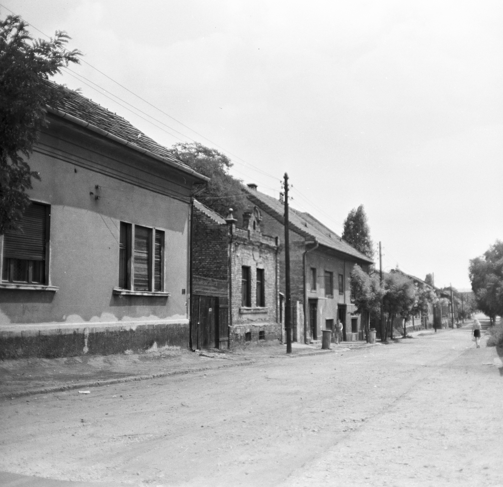 Hungary, Budapest XX., a Táncsics Mihály utca a Kossuth Lajos utca felől a Nagysándor József utca felé nézve (e helyen ma a Berkenye sétány és épületei találhatók)., 1971, FŐMTERV, street view, Budapest, Fortepan #252984