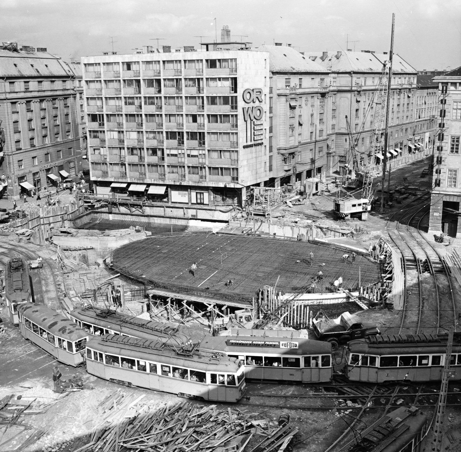 Hungary, Budapest VIII.,Budapest IX., rálátás az Üllői út - Nagykörút kereszteződésénél épülő aluljáróra a Lottóházból., 1971, FŐMTERV, Budapest, building, plan view, construction, tram, Fortepan #253029