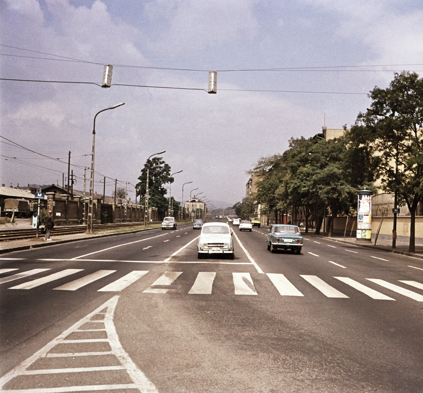 Magyarország, Budapest IX., Soroksári út a Vágóhíd utcától a Boráros tér irányába nézve., 1971, FŐMTERV, Domonkos Endre, Budapest, automobil, Renault-márka, Fortepan #253044