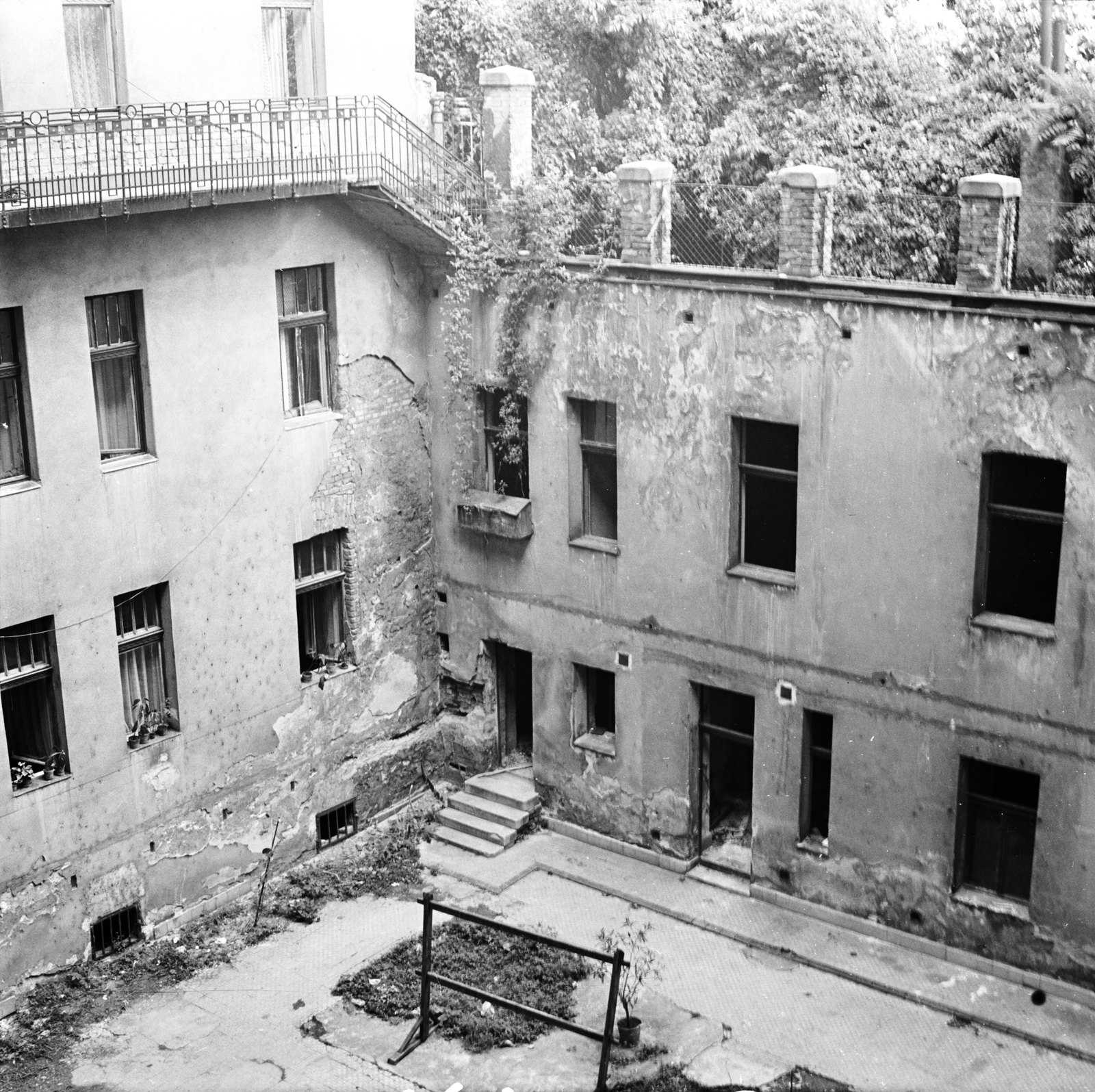 Hungary, Budapest I., az Attila út 129. számú ház udvara., 1971, FŐMTERV, demolition, Budapest, Fortepan #253057