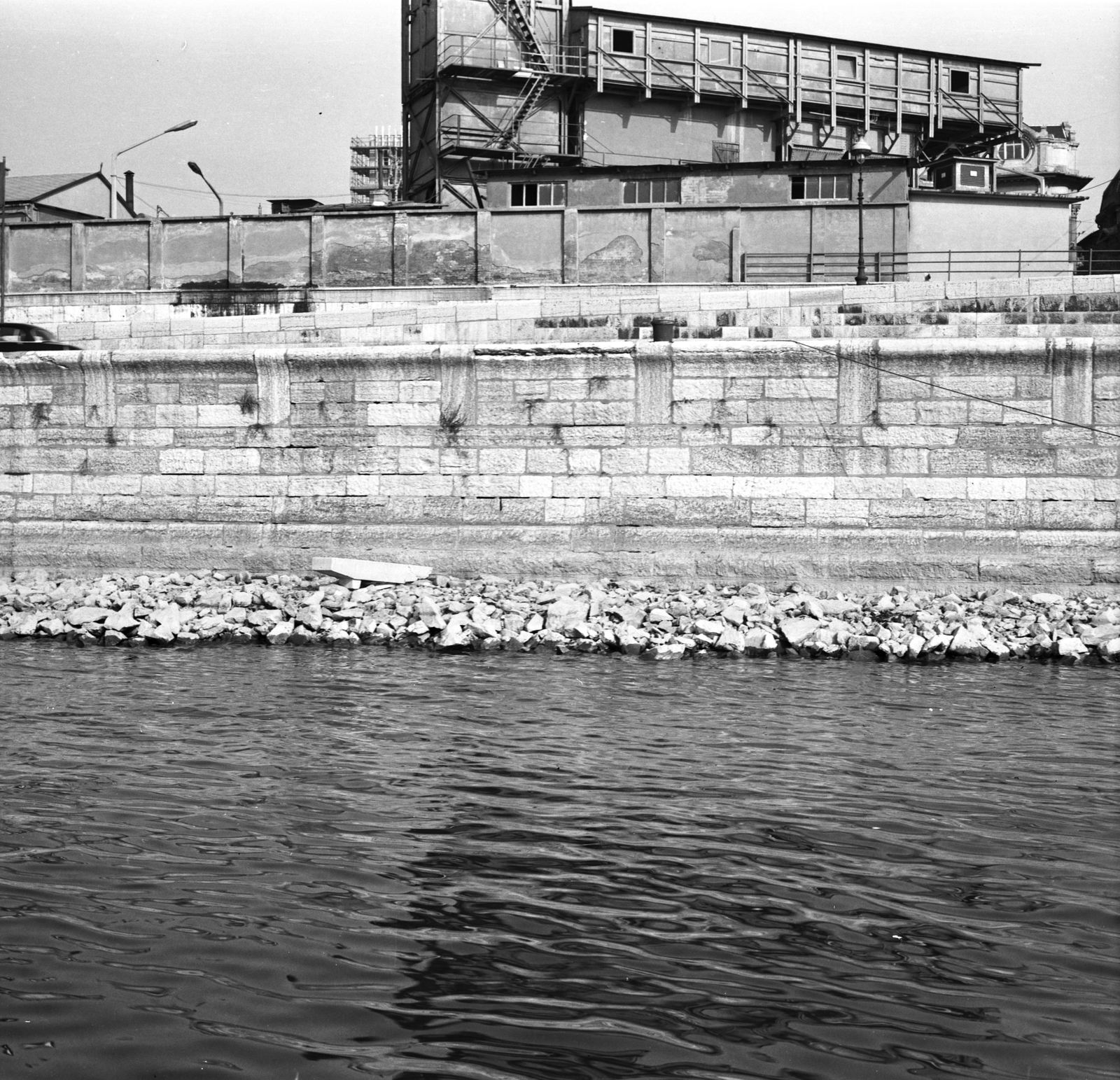 Hungary, Budapest V., a pesti alsó rakpart és a Kossuth Lajos téri metróépítés területe a Dunáról nézve., 1971, FŐMTERV, Budapest, Fortepan #253077