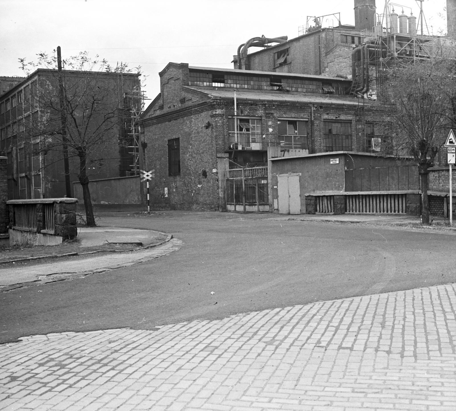 Hungary, Budapest XV., Horváth Mihály utcai gyárterület, háttérben a Rákospalotai Növényolajgyár., 1971, FŐMTERV, Budapest, Fortepan #253089