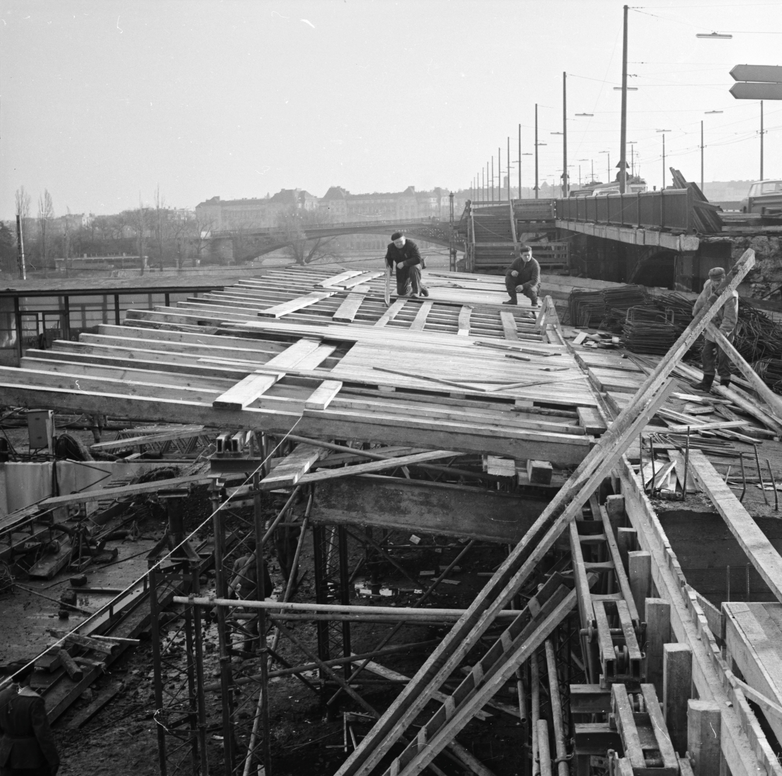 Hungary, Budapest II., a Margit híd, budai hídfő megállóhely építése, a szentendrei HÉV Batthyány térre történő bevezetésekor., 1971, FŐMTERV, Budapest, Fortepan #253104