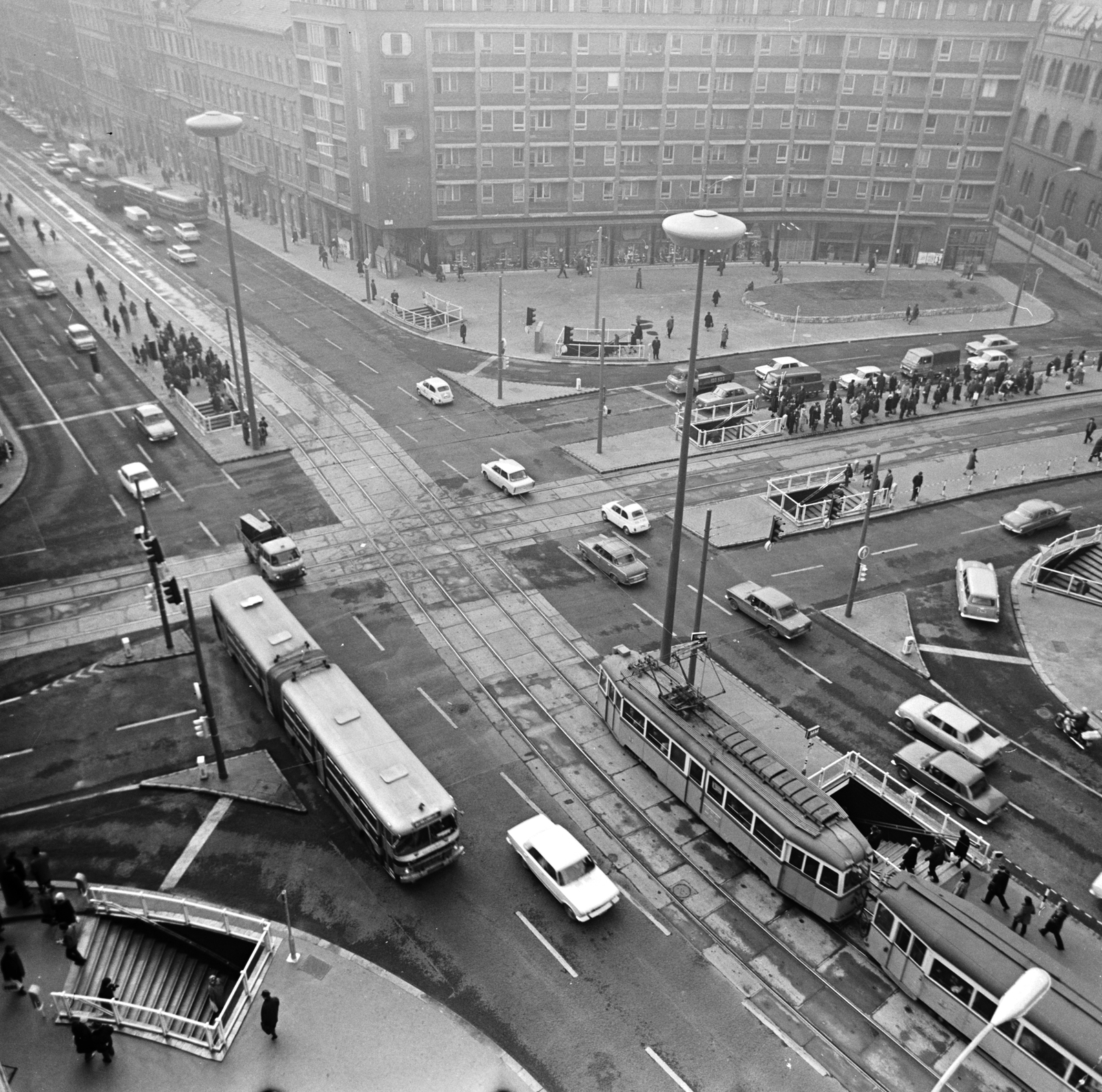 Hungary, Budapest VIII.,Budapest IX., Üllői út – Nagykörút kereszteződés, kilátás a Lottóház felé., 1971, FŐMTERV, Budapest, Fortepan #253114