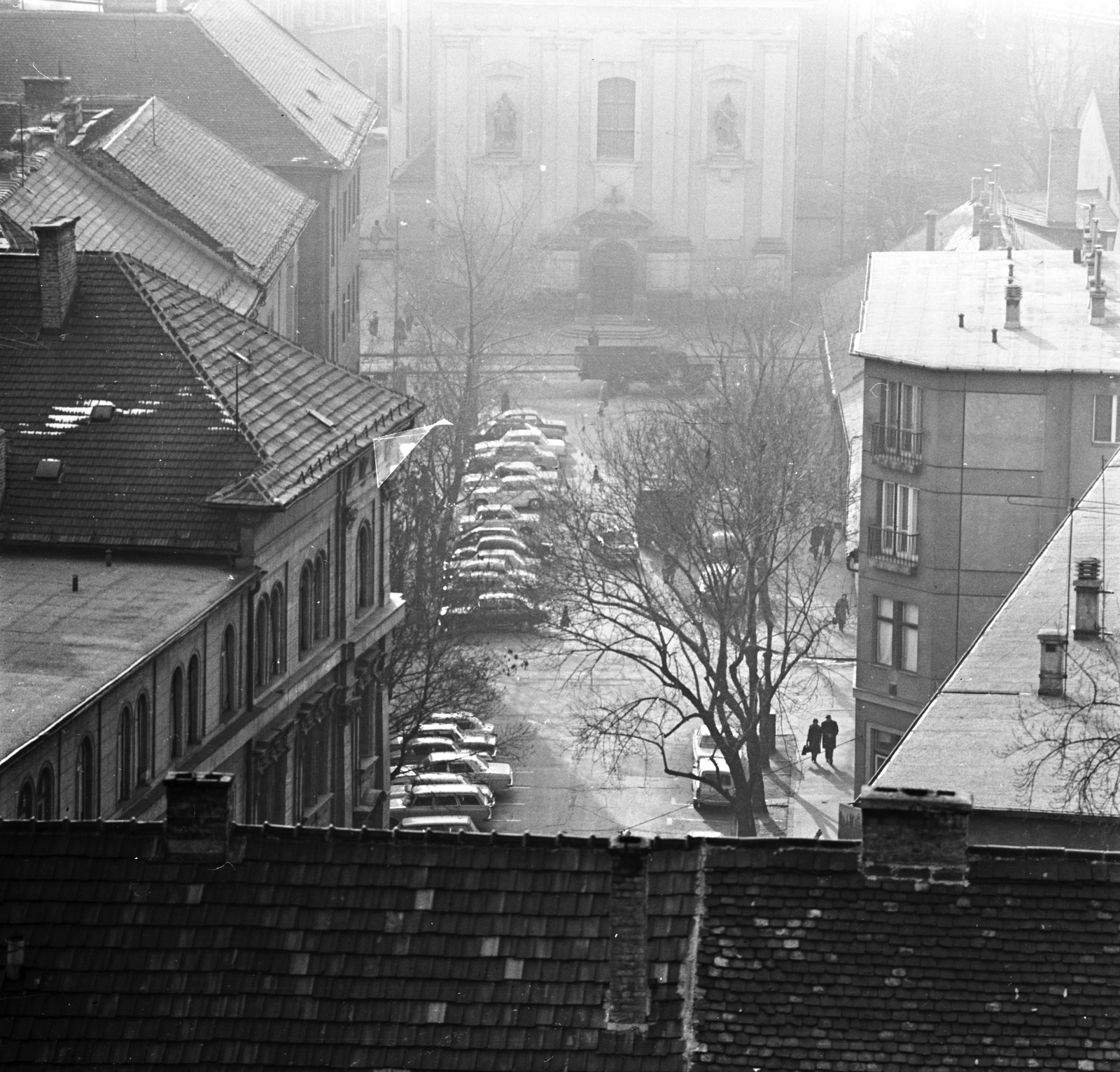 Hungary, Budapest I., kilátás a Tóth Árpád sétányról a Roham utca és a Krisztina téri Havas Boldogasszony-templom felé., 1972, FŐMTERV, Budapest, Fortepan #253122