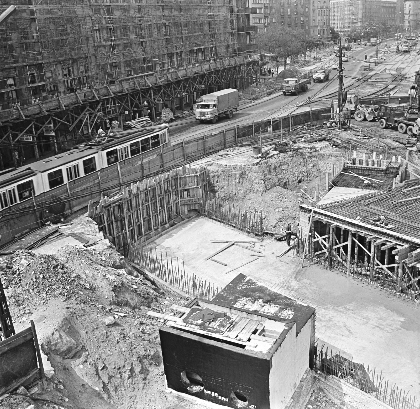 Magyarország, Budapest I.,Budapest XII., aluljáró rendszer építése a Déli pályaudvar előtt, balra az Alkotás utca, jobbra a Krisztina körút., 1972, FŐMTERV, Domonkos Endre, Budapest, Fortepan #253163