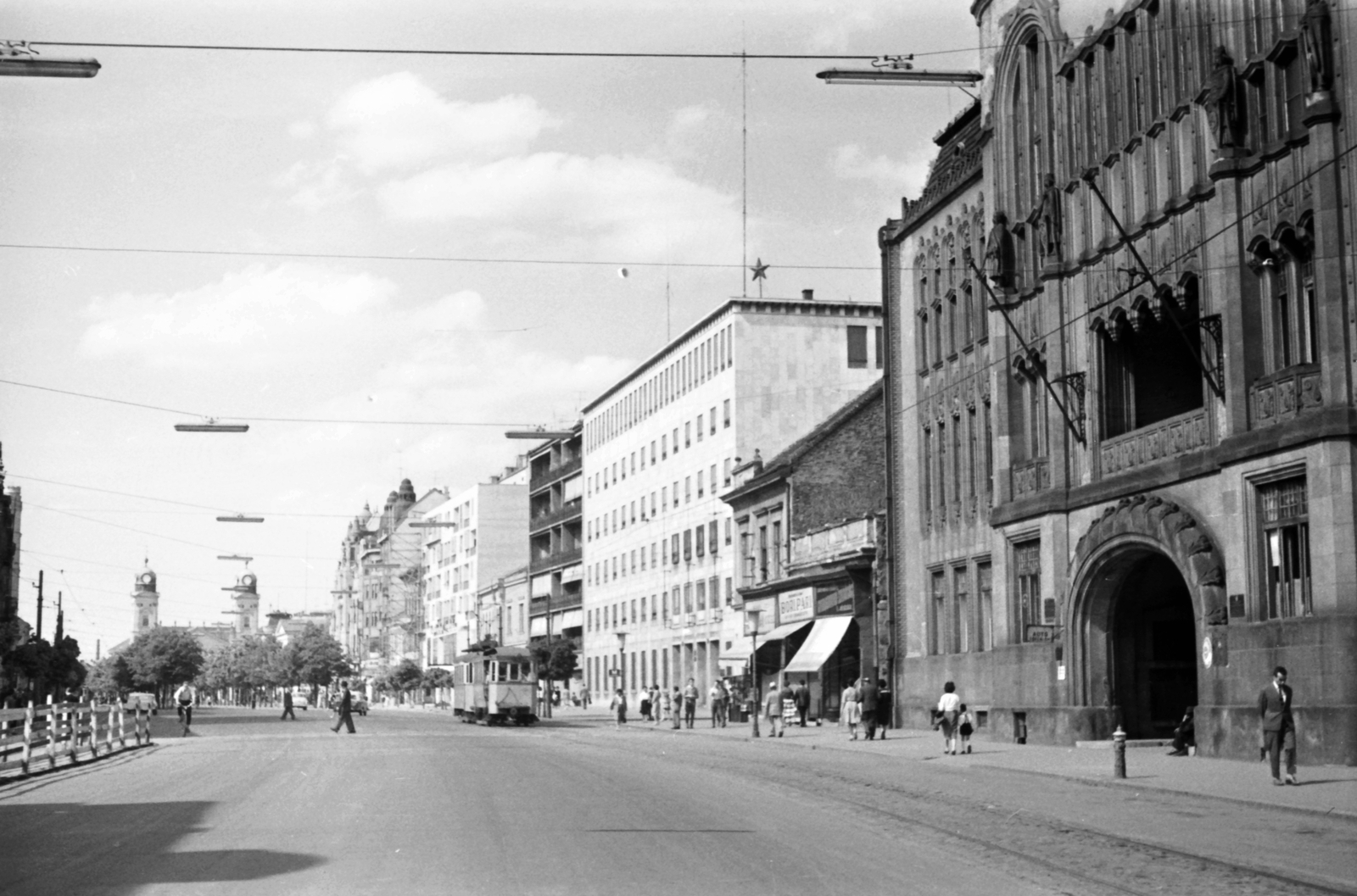 Hungary, Debrecen, Piac utca (Vörös Hadsereg útja), jobbra a Vármegyeháza., 1966, Szánthó Zoltán, street view, genre painting, architecture, tram, Secession, Red Star, public building, fire hydrant, Art Nouveau architecture, Zoltán Bálint-design, Lajos Jámbor-design, Fortepan #25320