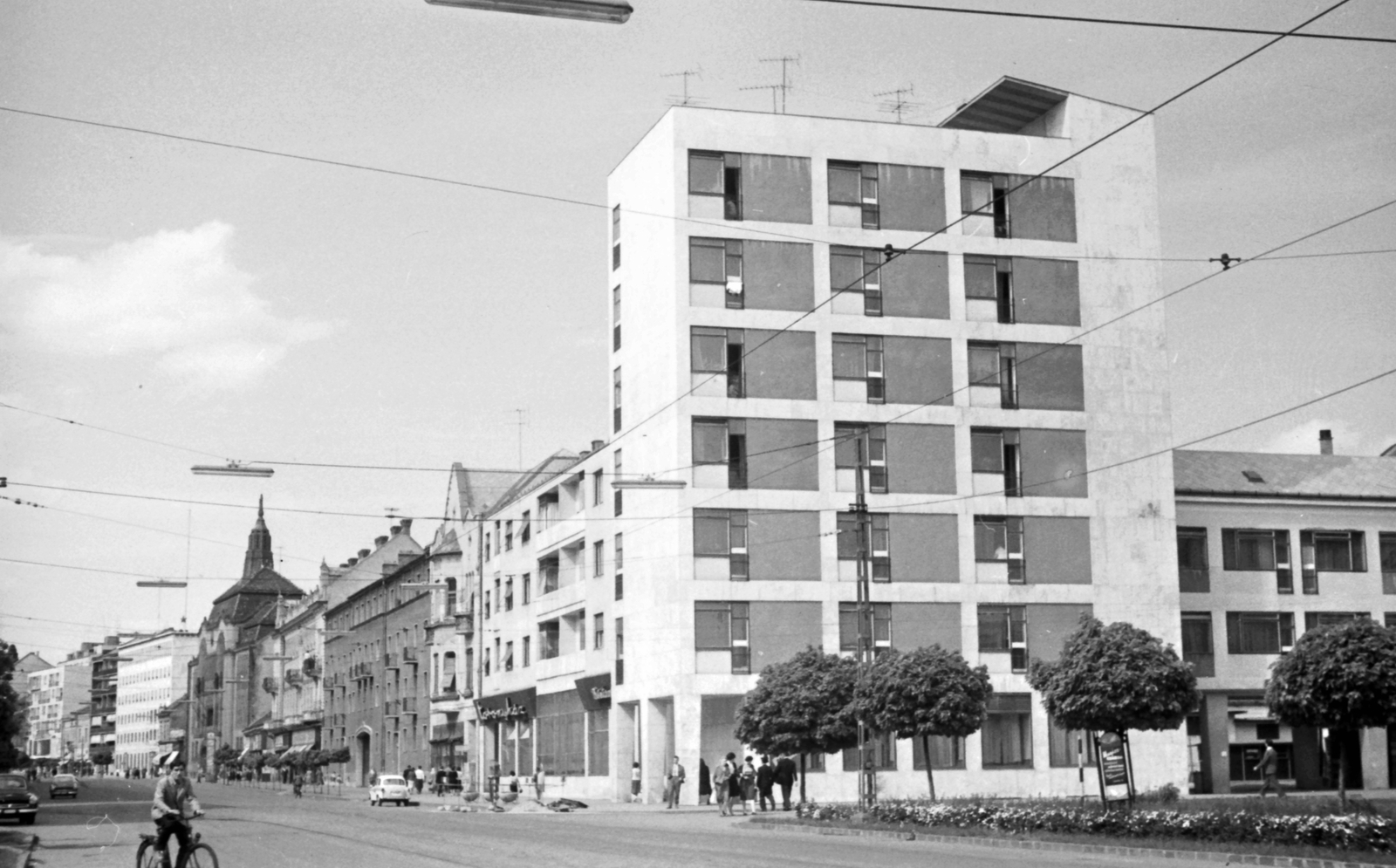 Magyarország, Debrecen, Piac utca (Vörös Hadsereg útja) a Petőfi térről nézve., 1966, Szánthó Zoltán, kerékpár, utcakép, Fortepan #25322