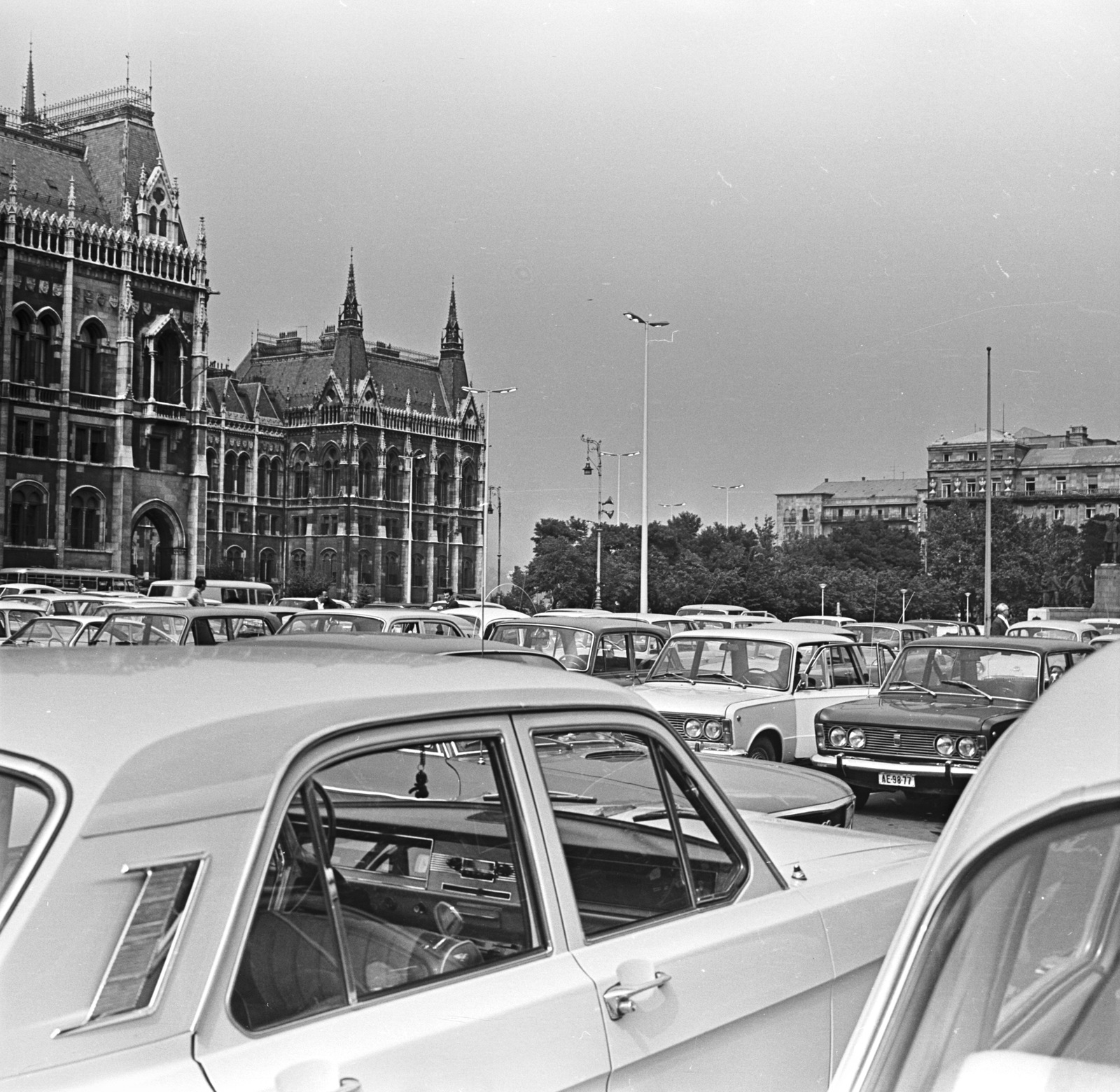Magyarország, Budapest V., Kossuth Lajos tér, balra a Parlament., 1972, FŐMTERV, Domonkos Endre, Budapest, Fortepan #253236