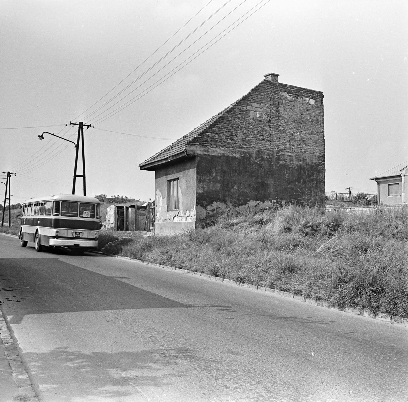 Magyarország, Budapest XXII., Gádor utca a Zuzmó utca közelében, jobb szélen a Sátor utca 17-es számú ház részlete látszik., 1972, FŐMTERV, Domonkos Endre, Budapest, Fortepan #253239