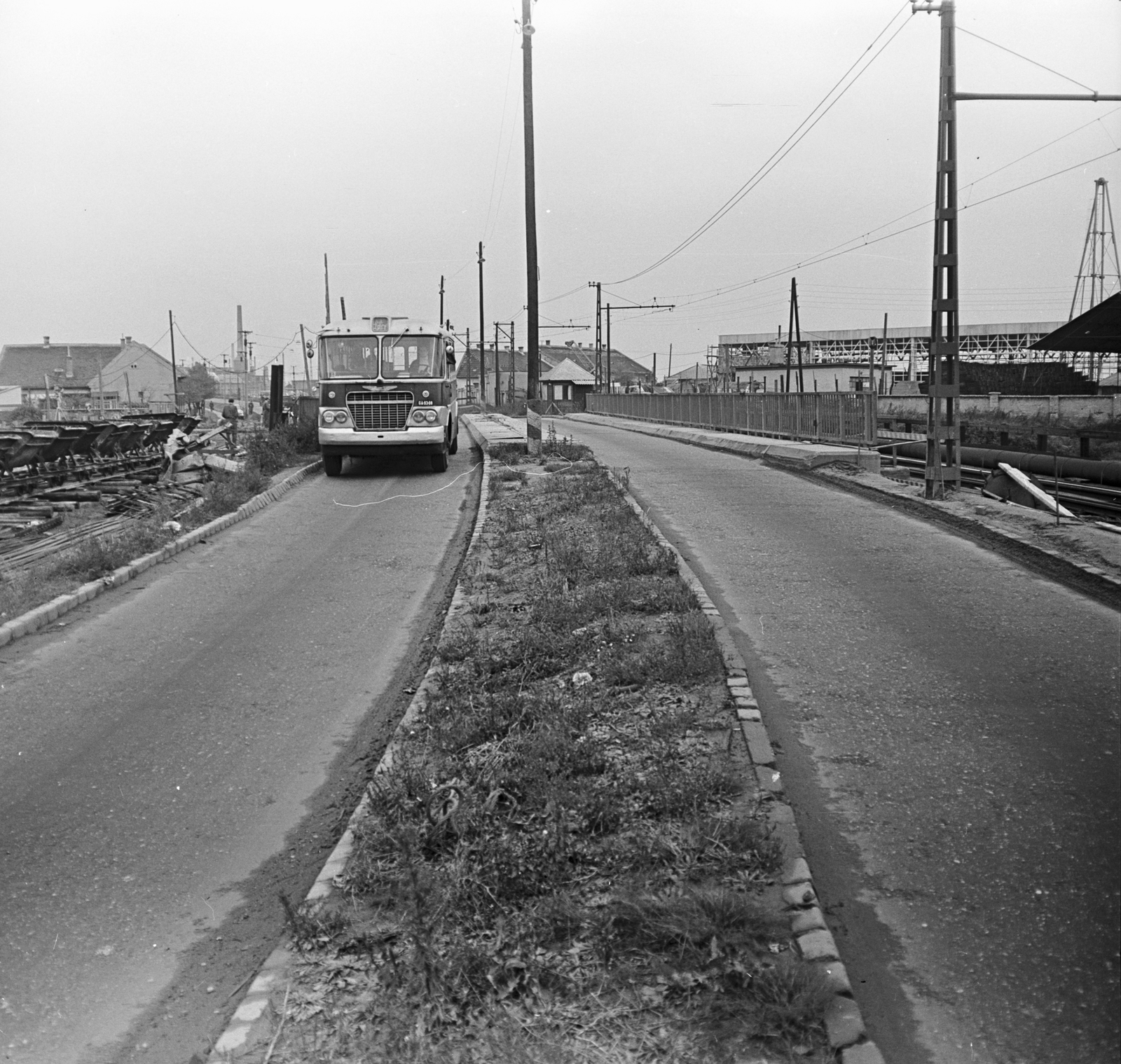 Magyarország, Budapest XXIII., a felvétel a Helsinki út - Grassalkovich (Marx Károly) út közötti felüljáró átépítésekor készült., 1972, FŐMTERV, Domonkos Endre, Budapest, Fortepan #253246
