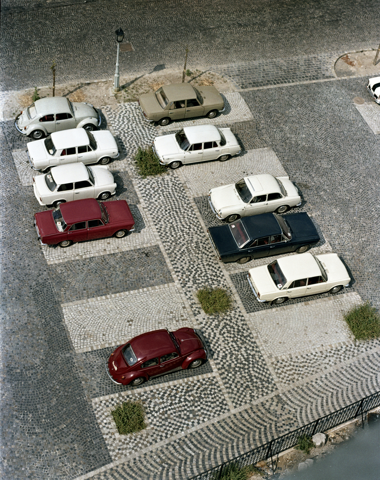 Hungary, Budapest I., Kapisztrán tér, a parkoló a Mária Magdolna-templom tornyából fényképezve., 1973, FŐMTERV, Budapest, colorful, Fortepan #253330