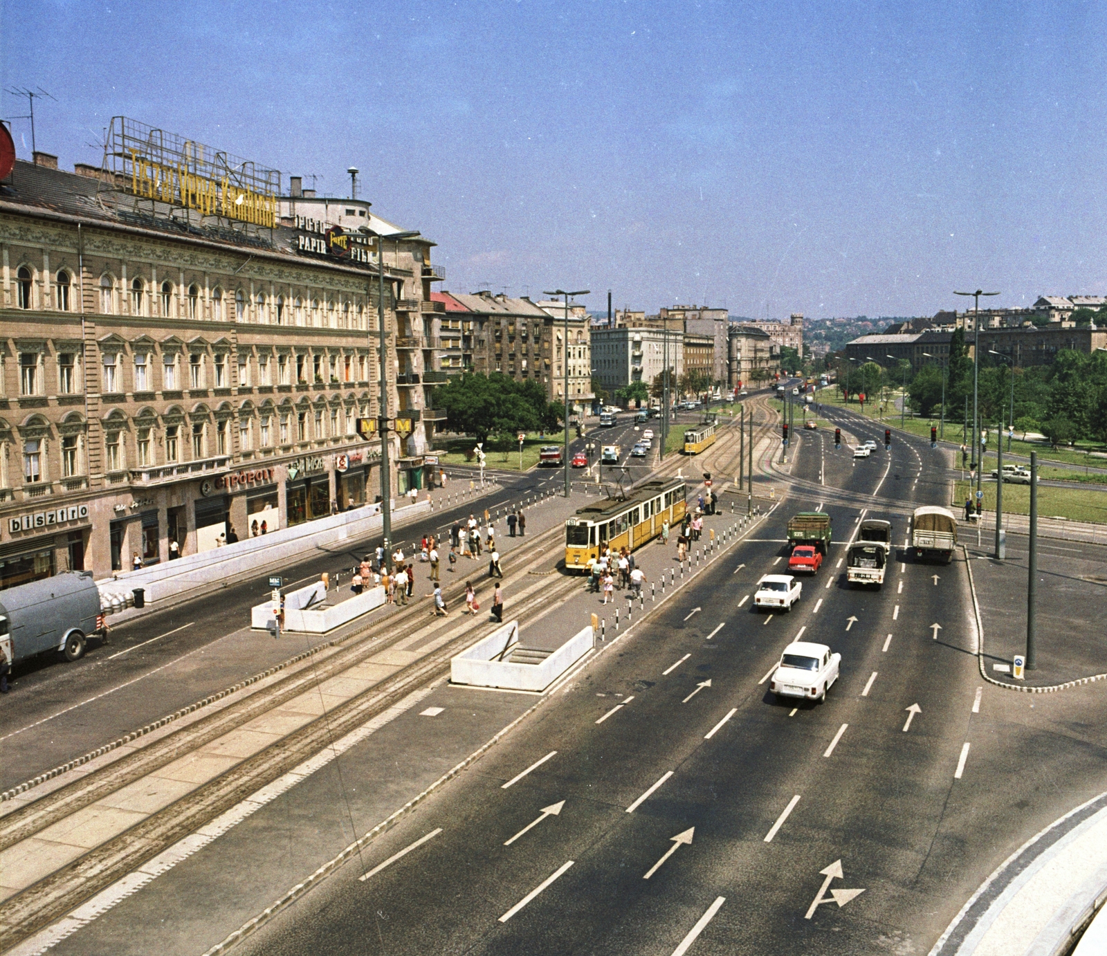 Hungary, Budapest XII.,Budapest I., az Alkotás utca a Déli pályaudvar felől a Krisztina körút felé nézve., 1973, FŐMTERV, Budapest, Fortepan #253397