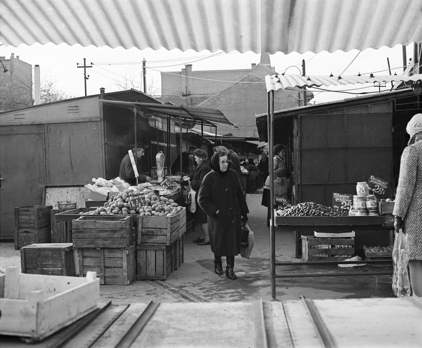 Hungary, Budapest VIII., piac a Kerepesi út - Hungária körút kereszteződésnél., 1973, FŐMTERV, Budapest, Fortepan #253436