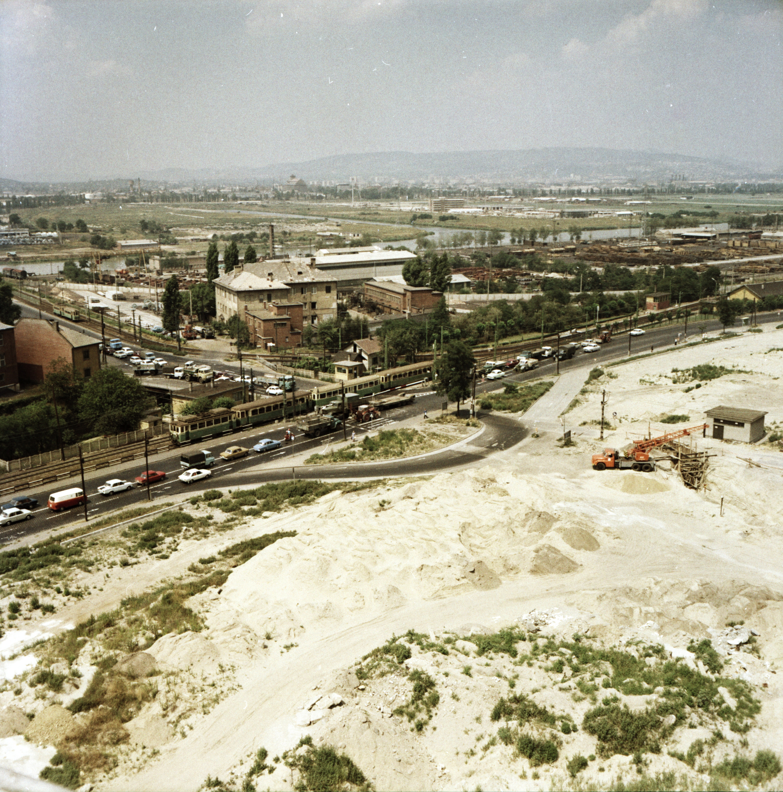 Magyarország, Budapest XX., Helsinki (Dózsa György) út és a HÉV feletti felüljáró, a Csepeli átjáró építésének előkészítő munkálatai., 1974, FŐMTERV, Domonkos Endre, színes, Budapest, Fortepan #253506