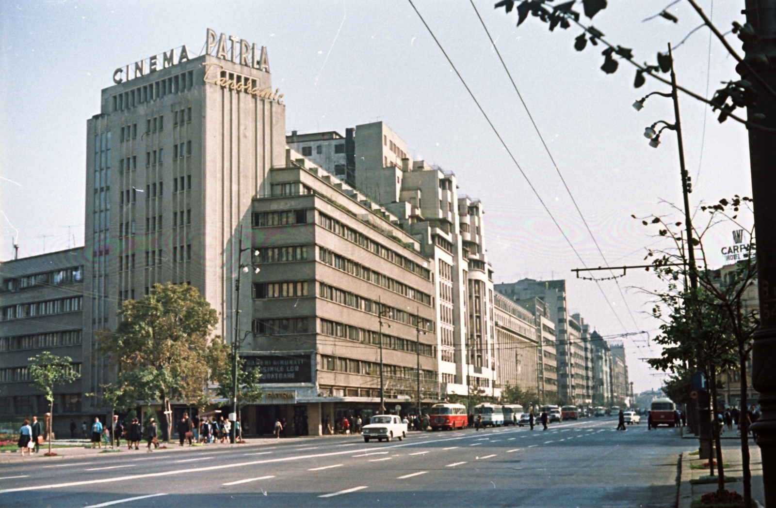 Romania, Bucharest, Bulevardul General Gheorghe Magheru 12-14., Cinema Patria., 1966, Szánthó Zoltán, colorful, bus, street view, movie theater, automobile, neon sign, Fortepan #25351