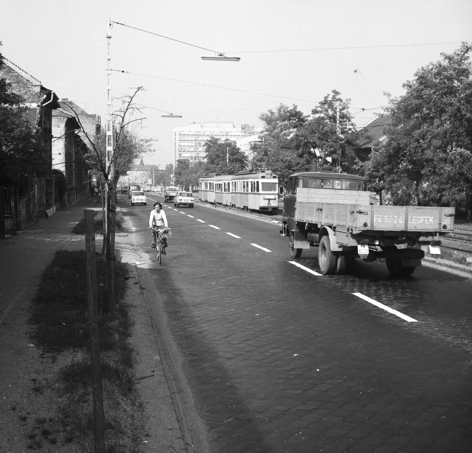 Hungary, Budapest XIV., a Nagy Lajos király útja Komócsy utca - Bosnyák tér közötti szakasza., 1974, FŐMTERV, Budapest, number plate, Fortepan #253517