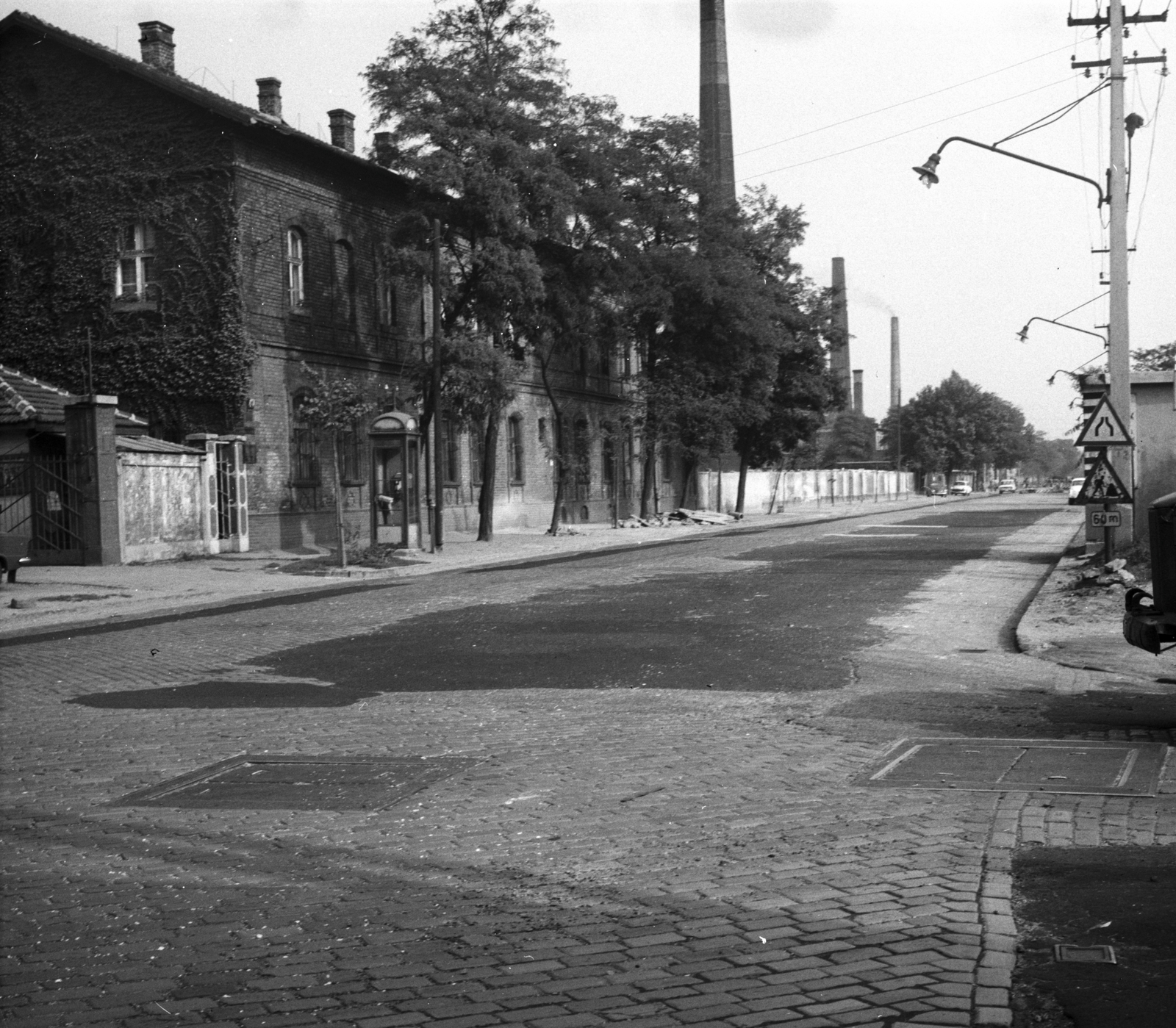 Magyarország, Budapest X., Gyömrői út Noszlopy utca - Sibrik Miklós út közötti szakasza, balra az Épületkerámiaipari Vállalat Kerámia Téglagyára., 1975, FŐMTERV, Domonkos Endre, Budapest, Fortepan #253583