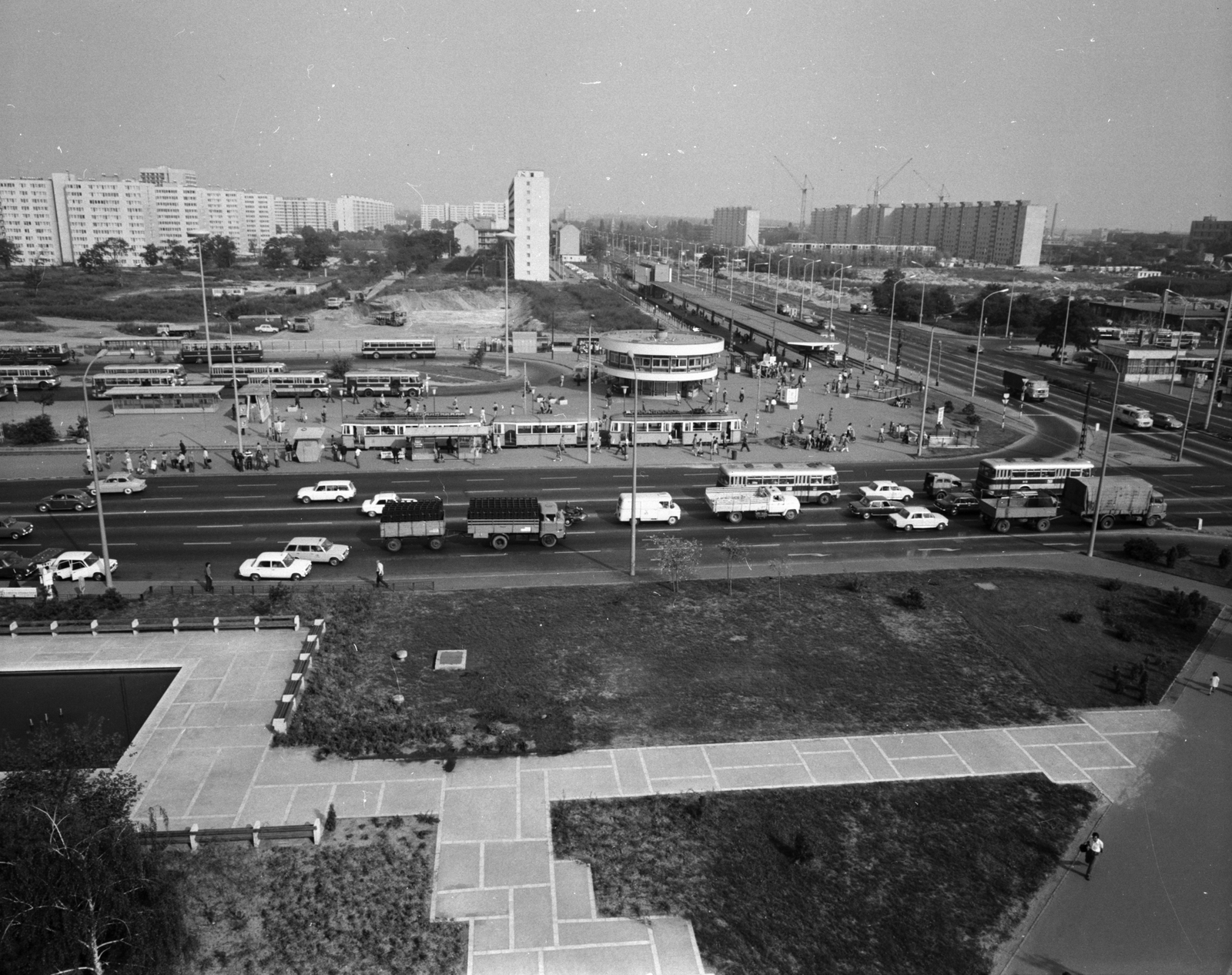 Hungary, Budapest XIV., kilátás az Örs vezér tere 1-es számú házról a Kerepesi úti HÉV végállomás felé., 1975, FŐMTERV, subway, commuter train, bird's eye view, Budapest, Fortepan #253606