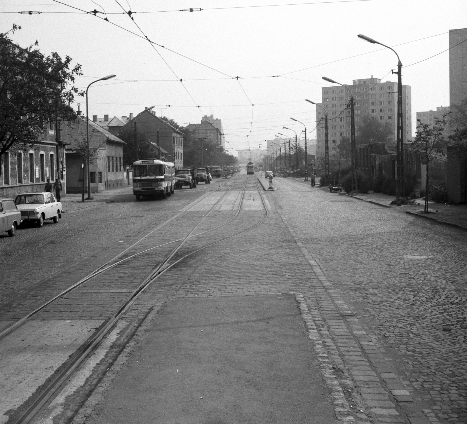 Hungary, Óbuda, Budapest III., Vörösvári út, a villamos-végállomástól a Flórián tér felé nézve., 1975, FŐMTERV, Budapest, Fortepan #253618