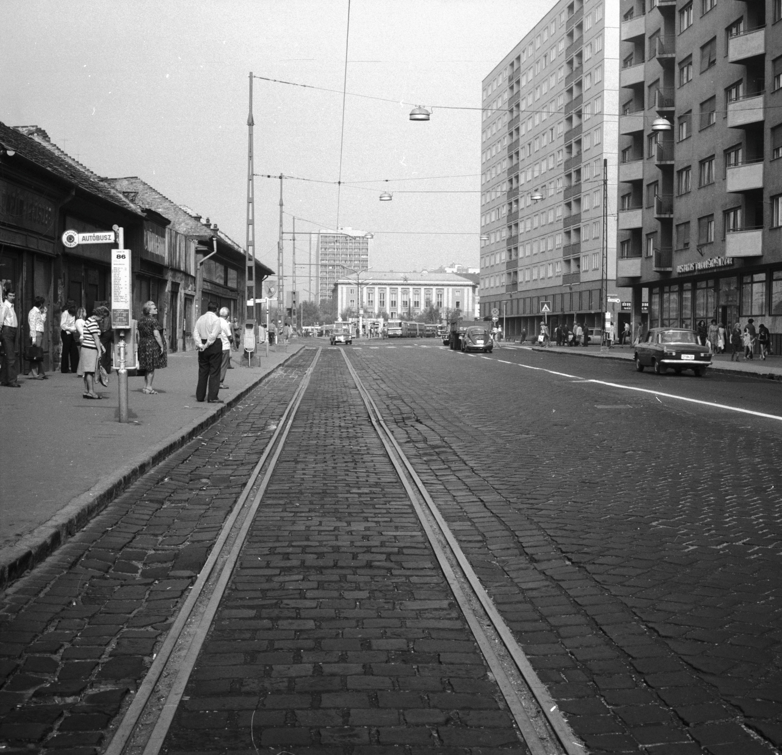 Hungary, Óbuda, Budapest III., Flórián tér, jobbra a Kórház utca torkolata, távolabb a Miklós utcai autóbusz-végállomás., 1975, FŐMTERV, Budapest, bus, Fortepan #253623