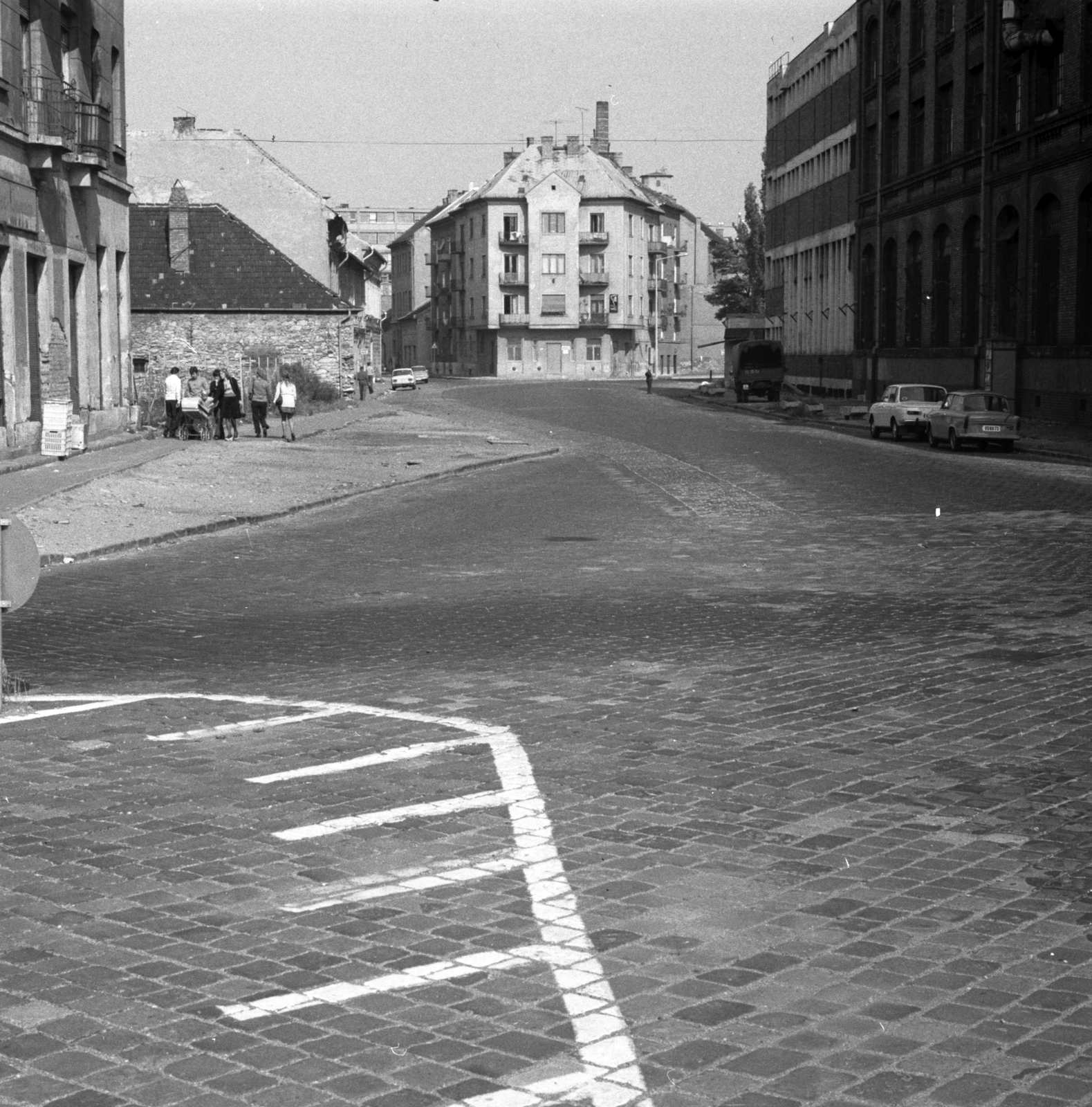 Hungary, Óbuda, Budapest III., Lajos utca, szemben balra a Fényes Adolf utca torkolata., 1975, FŐMTERV, Budapest, Fortepan #253627