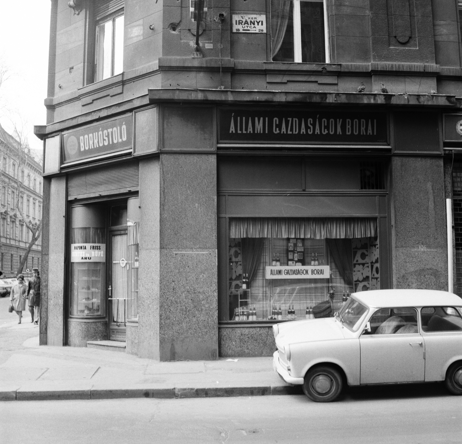 Magyarország, Budapest V., a Veres Pálné utca 10-es számú ház Irányi utca felőli homlokzata., 1976, FŐMTERV, Domonkos Endre, Trabant 601, Budapest, Fortepan #253663