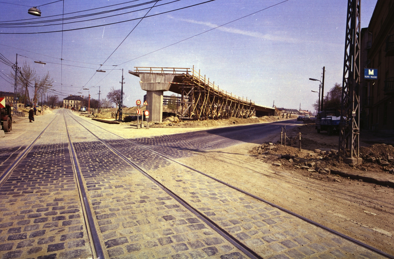 Hungary, Budapest XI.,Budapest XII., szemben az Alkotás utca, jobbra a Hegyalja út a Budaörsi útnál. BAH csomópont a felüljáró építésekor., 1976, FŐMTERV, colorful, Budapest, Fortepan #253673