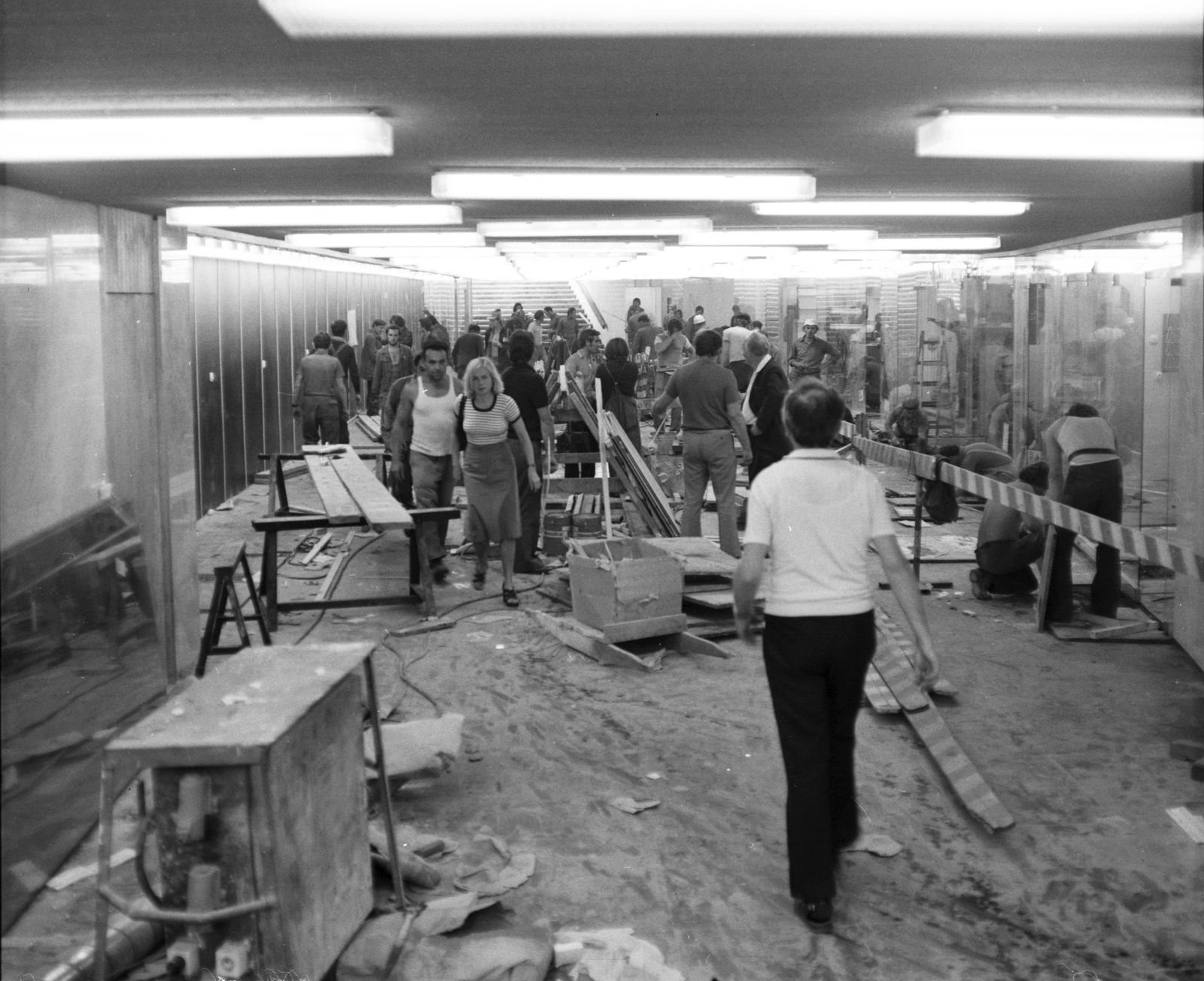 Magyarország, Budapest V., Ferenciek tere (Felszabadulás tér), gyalogos aluljáró építése a Veres Pálné utca és a Kígyó utca torkolata között., 1976, FŐMTERV, Domonkos Endre, Budapest, Fortepan #253696