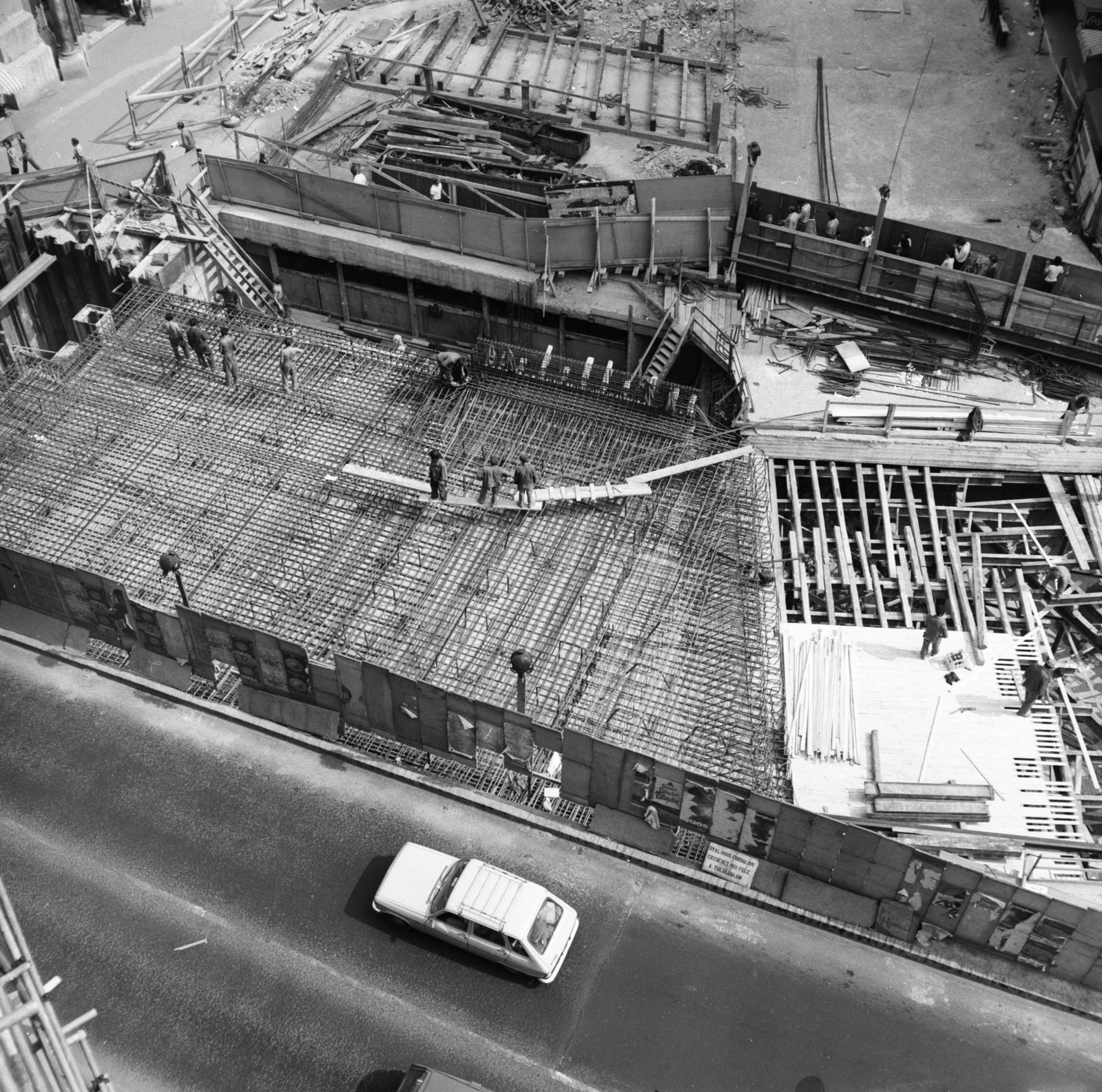 Magyarország, Budapest V., Ferenciek tere (Felszabadulás tér), az aluljárórendszerének kiépítése idején,, 1976, FŐMTERV, Domonkos Endre, Budapest, Fortepan #253698