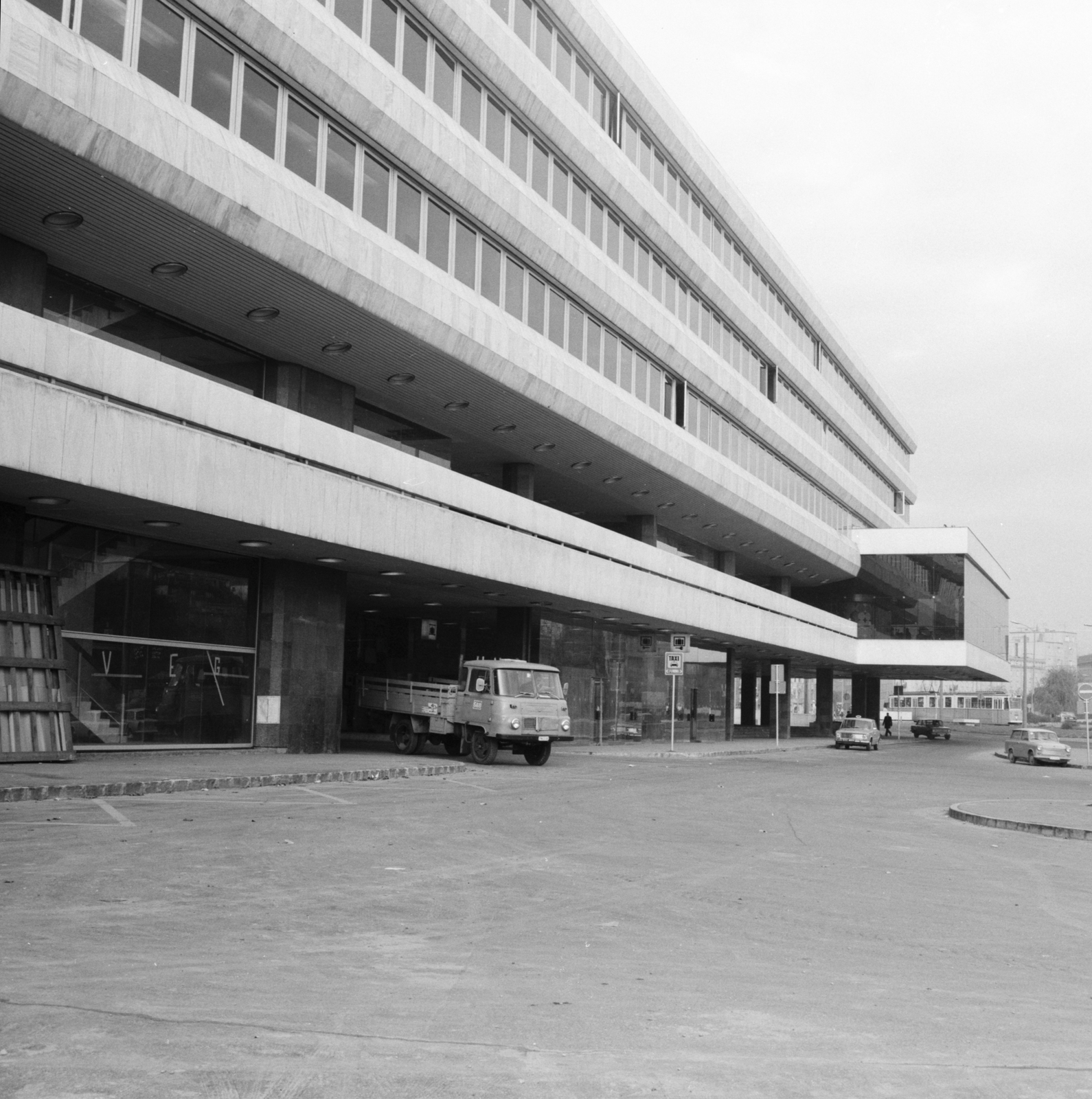 Hungary, Budapest I., Kosciuszkó Tádé utca, szemben a Déli pályaudvar utascsarnoka., 1976, FŐMTERV, Budapest, Fortepan #253717