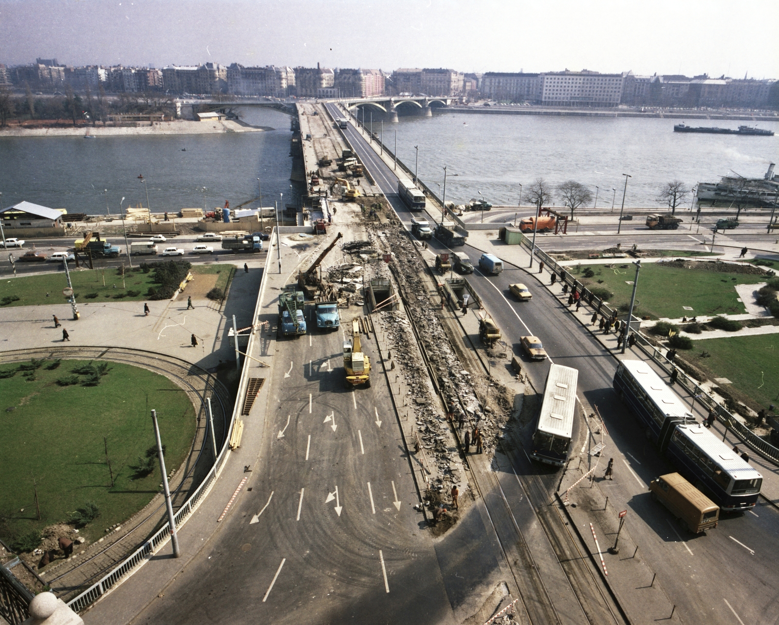 Magyarország, Budapest II., kilátás a Duna felé, a felvétel a Margit híd és a budai hídfő átépítésekor készült., 1978, FŐMTERV, Domonkos Endre, színes, Budapest, Fortepan #253754