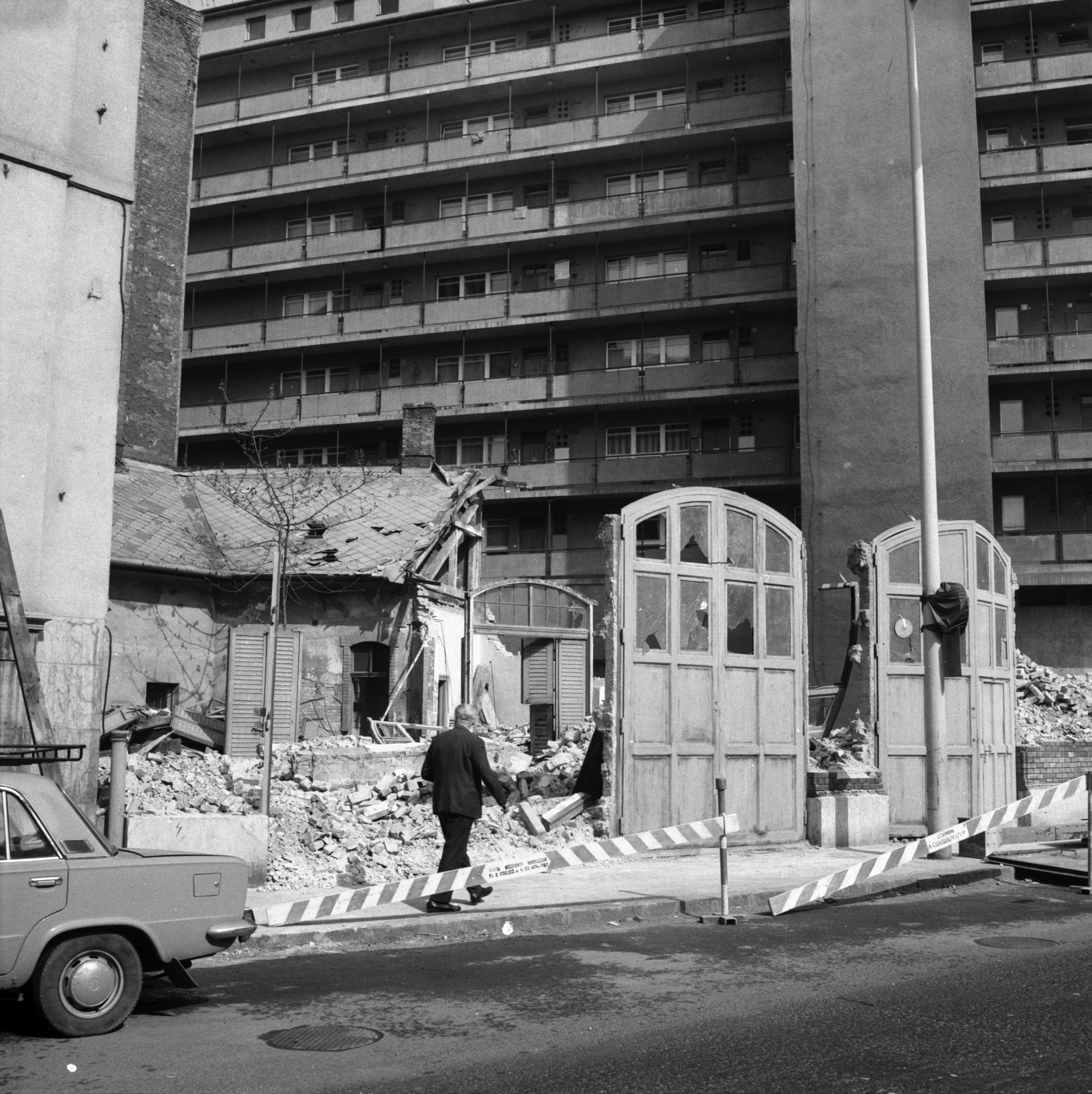 Magyarország, Budapest II., a Tölgyfa utca 28. számú ház bontása., 1978, FŐMTERV, Domonkos Endre, Budapest, Fortepan #253776