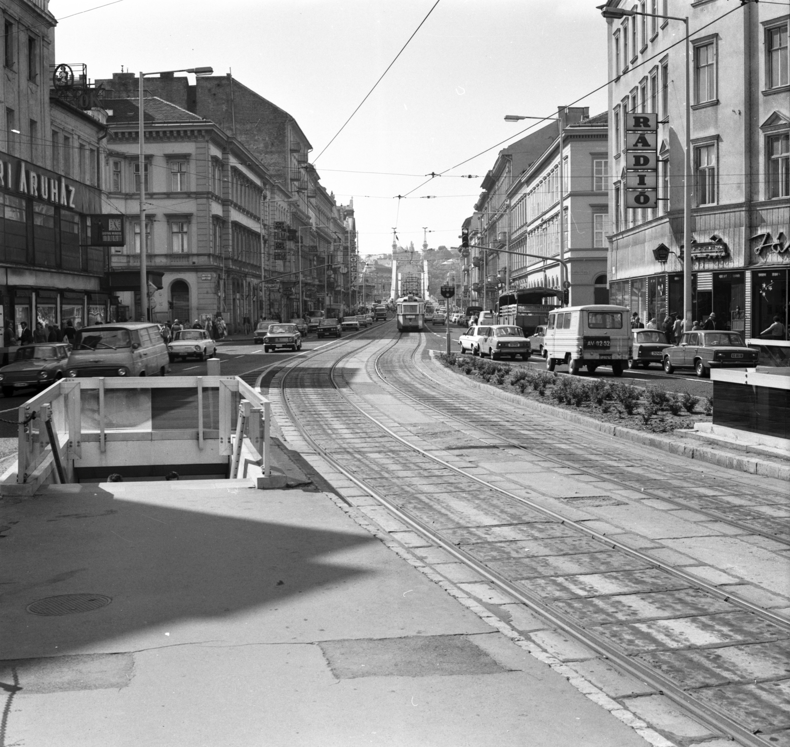 Magyarország, Budapest V.,Budapest IX., Kálvin tér a Vámház (Tolbuhin) körút és a Szabadság híd felé nézve., 1978, FŐMTERV, Domonkos Endre, Budapest, Fortepan #253789