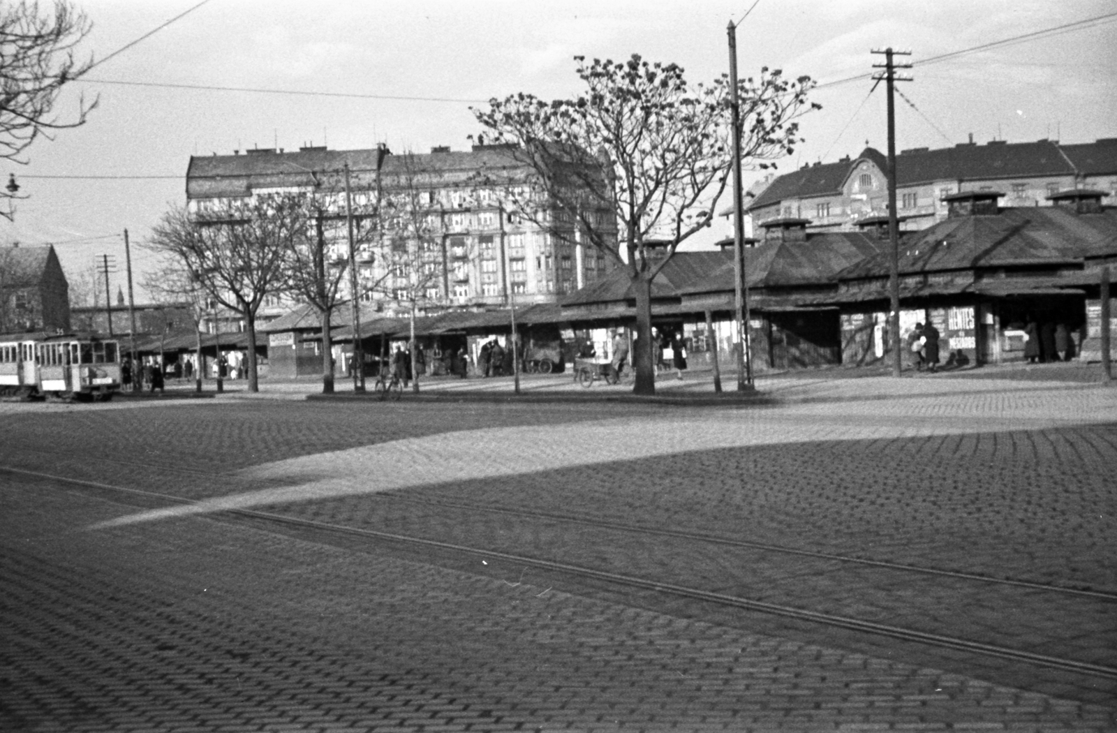 Hungary, Budapest XIII., Lehel (Ferdinánd) téri piac., 1942, Fortepan, Budapest, tram, Fortepan #25379