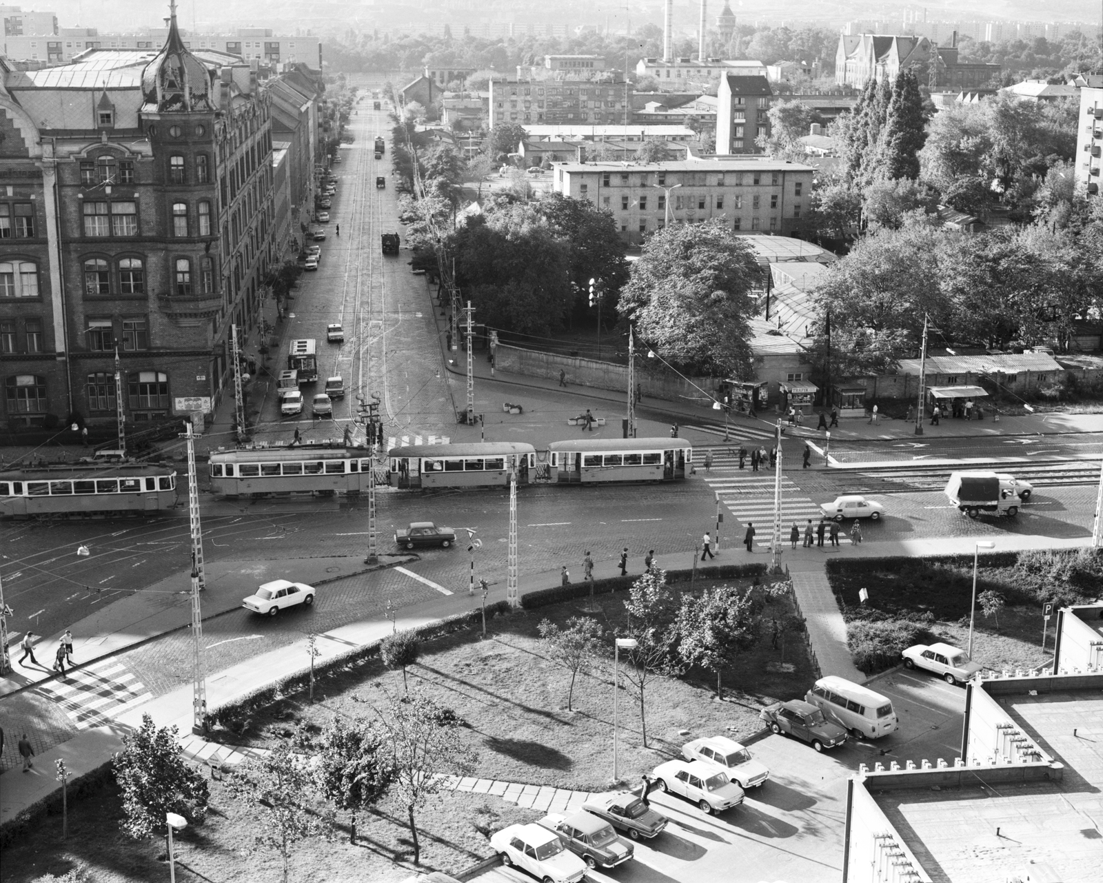 Magyarország, Budapest XIII., Dózsa György út - Váci út - Dráva utca kereszteződése a Volga szállóból nézve., 1978, FŐMTERV, Domonkos Endre, Budapest, Fortepan #253796